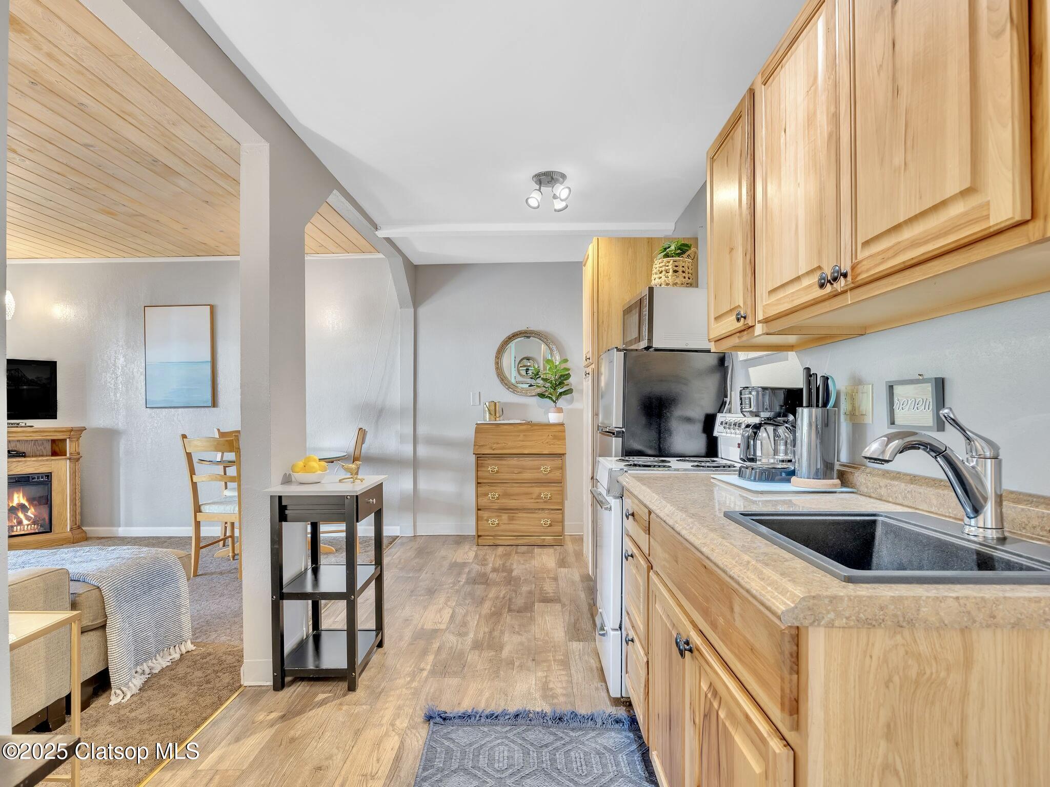 3140 Sunset Blvd Property Photo 9