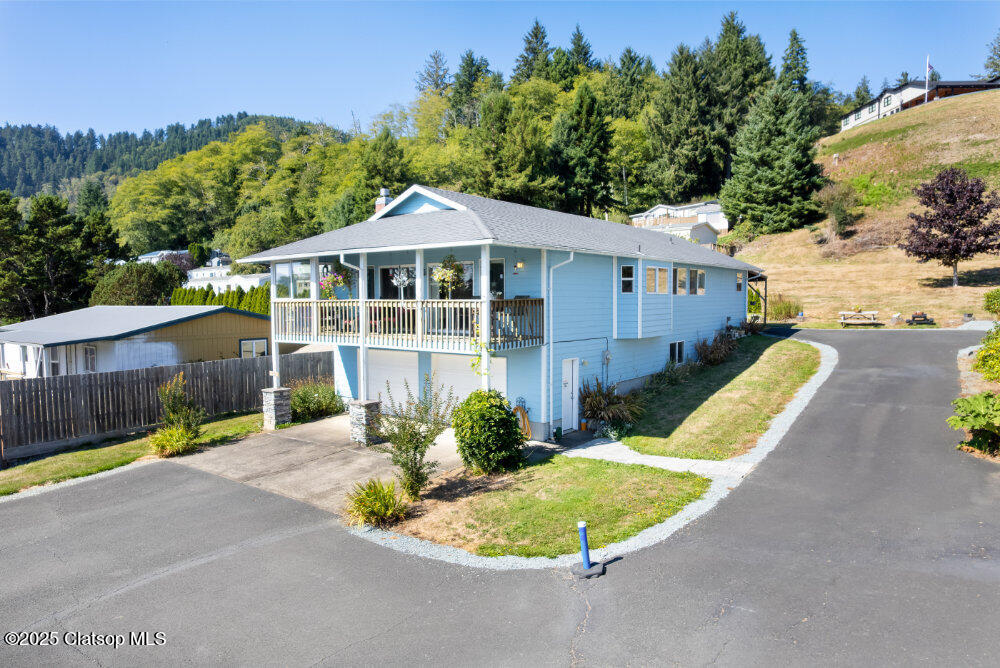 117 Driftwood Avenue E Property Photo 3