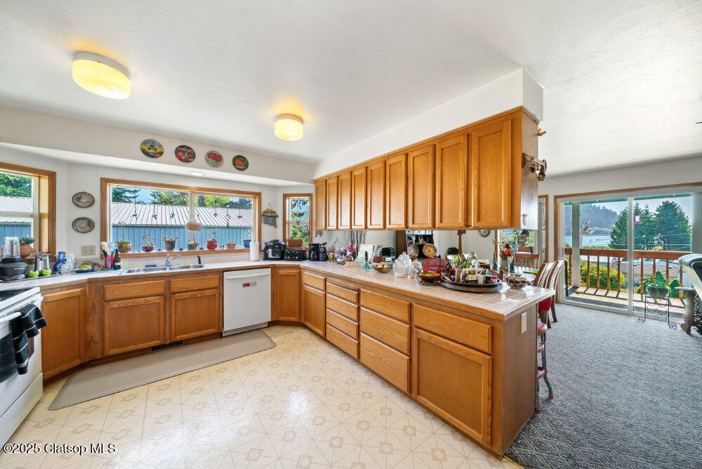 117 Driftwood Avenue E Property Photo 7