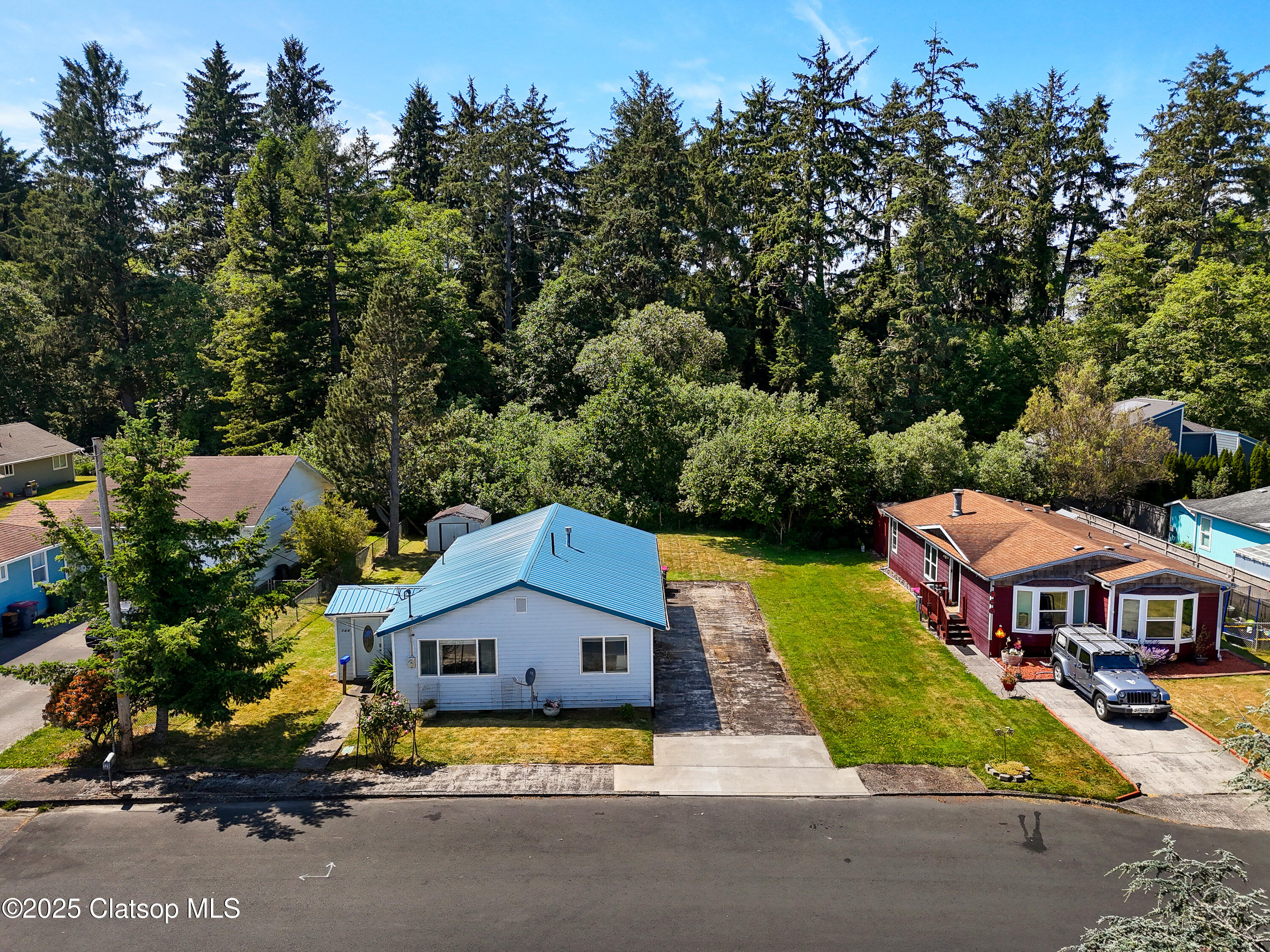 125 SW Cedar Avenue Property Photo 1