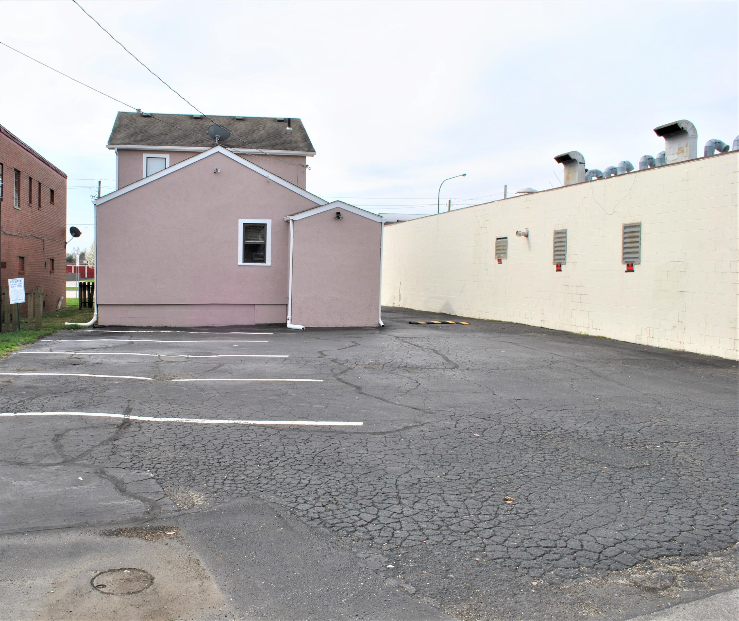 5424 W Broad Street Property Photo 3