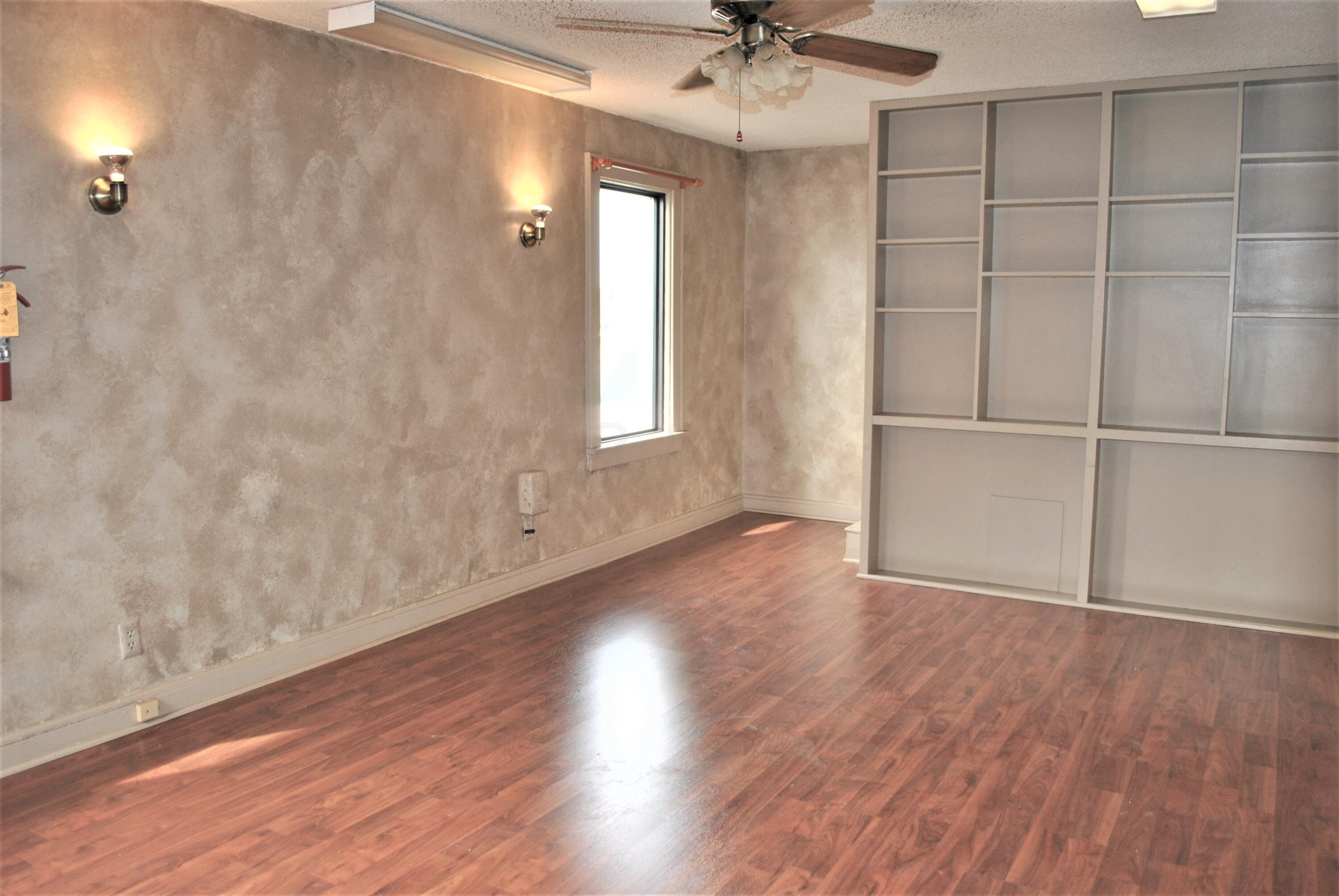 5424 W Broad Street Property Photo 7