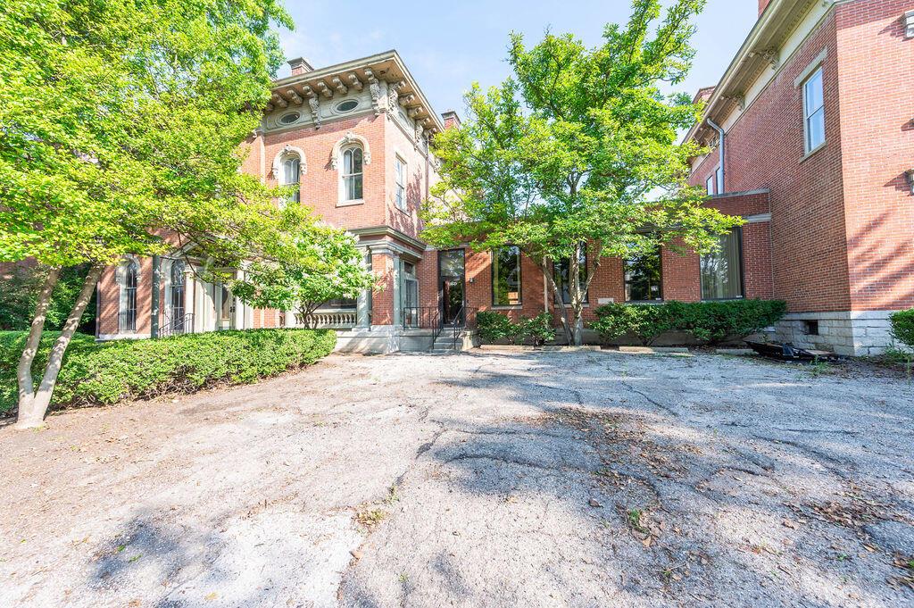 538 E Town Street Property Photo 10