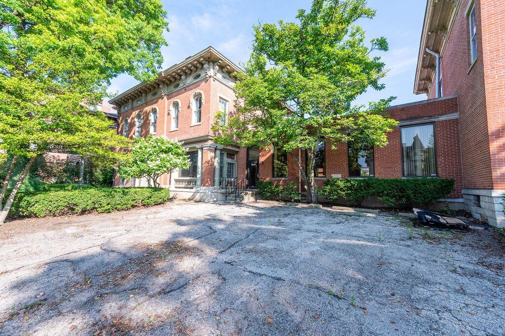 538 E Town Street Property Photo 11