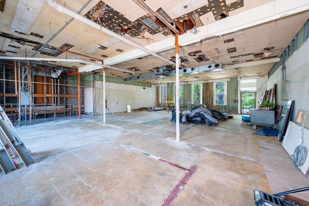 538 E Town Street Property Photo 13