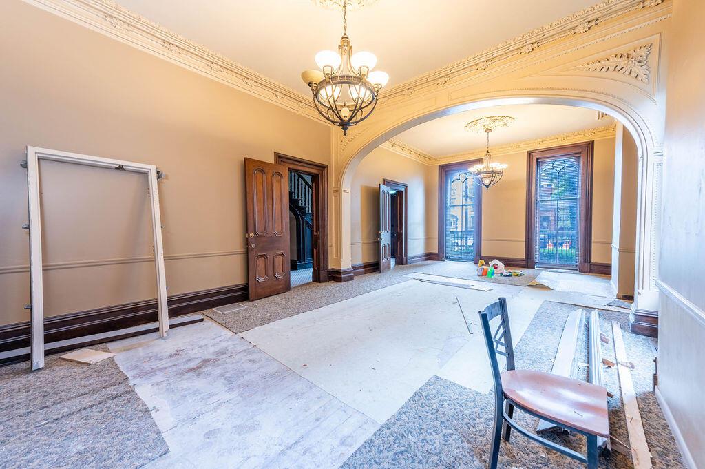 538 E Town Street Property Photo 18