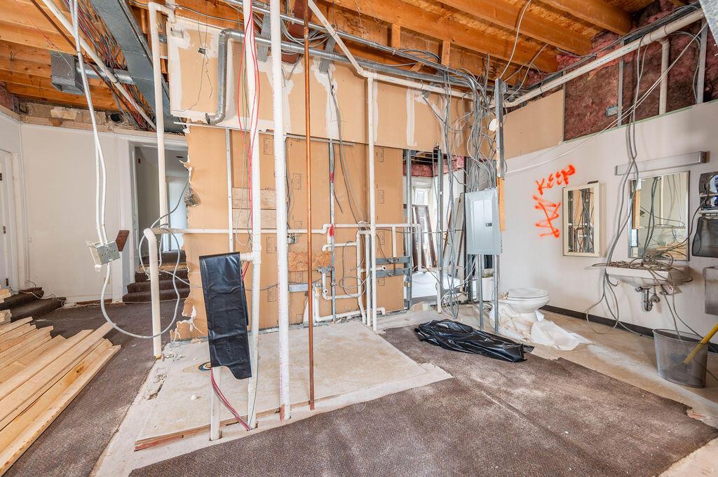 538 E Town Street Property Photo 29