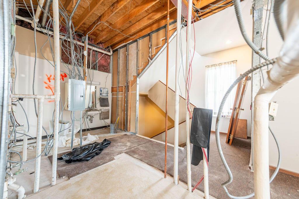 538 E Town Street Property Photo 58