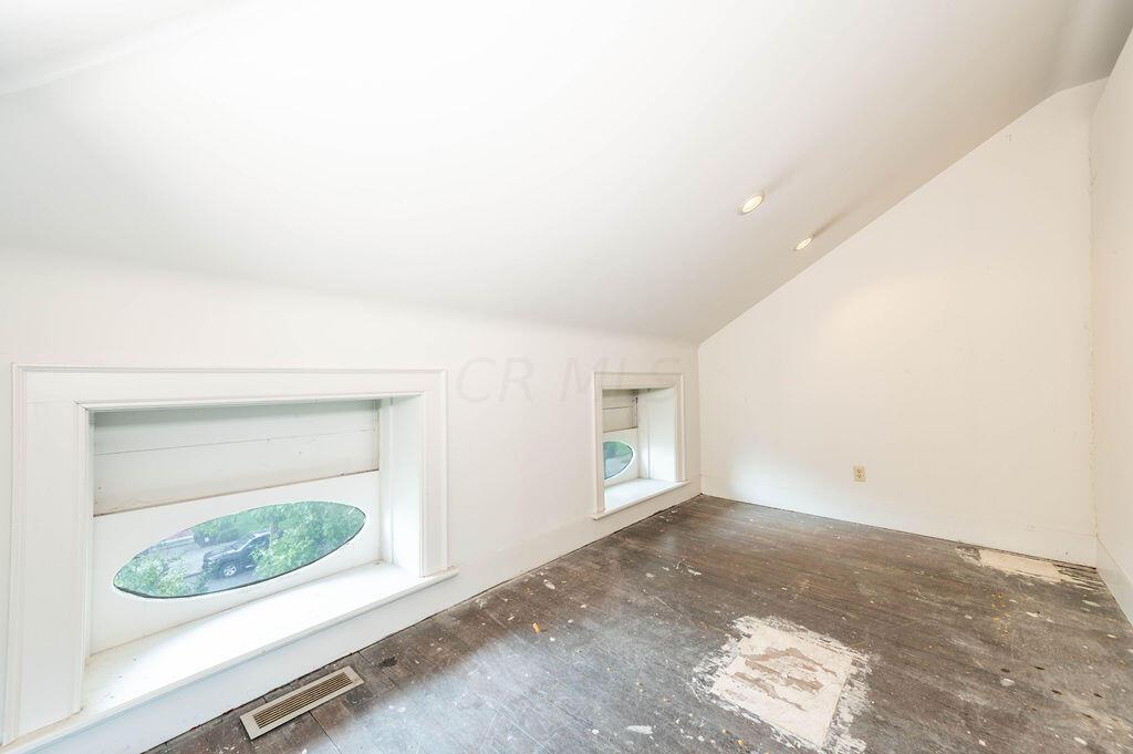 538 E Town Street Property Photo 74