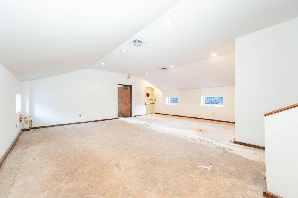 538 E Town Street Property Photo 75