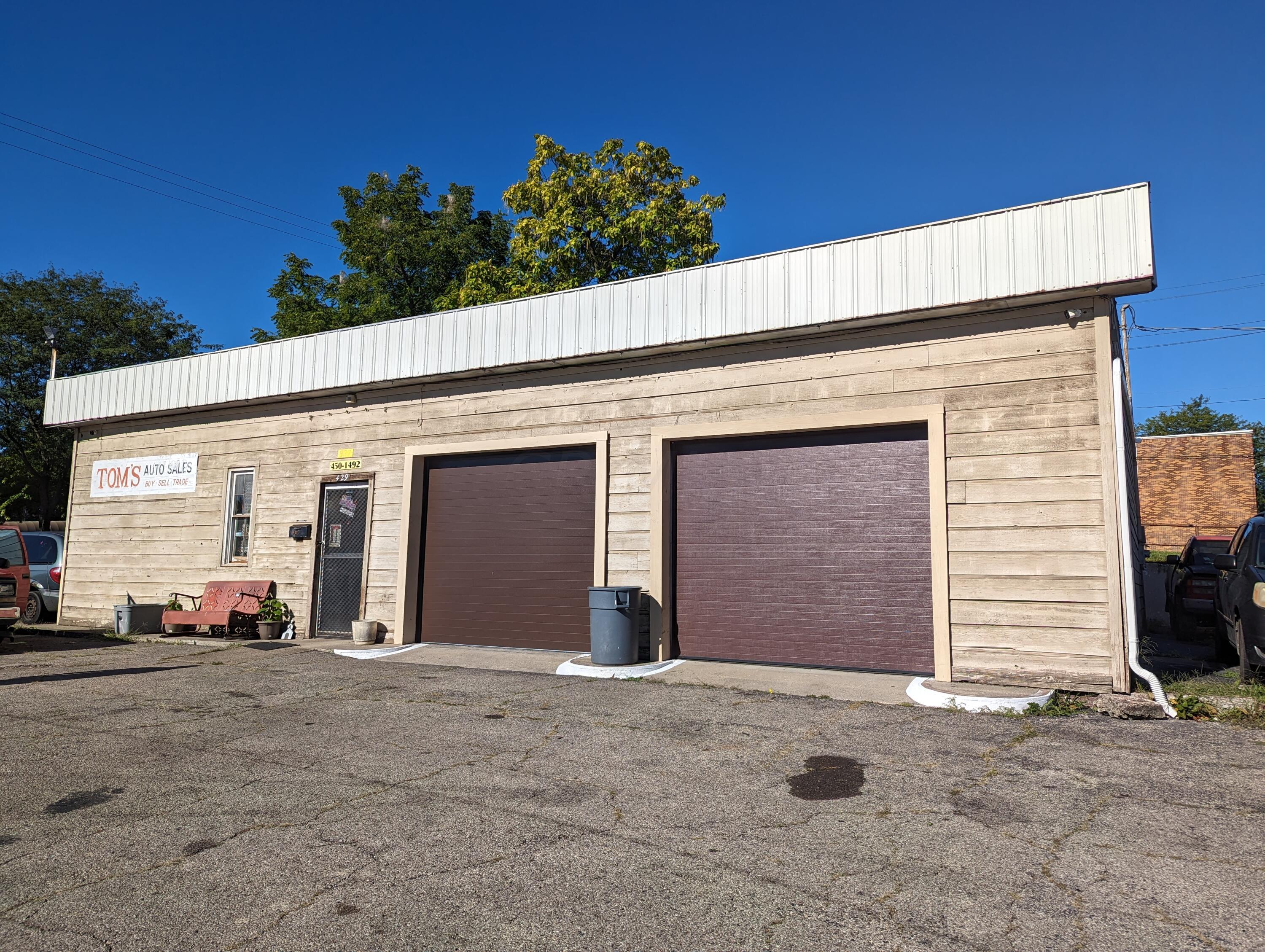 429 S Limestone Street Property Photo 1