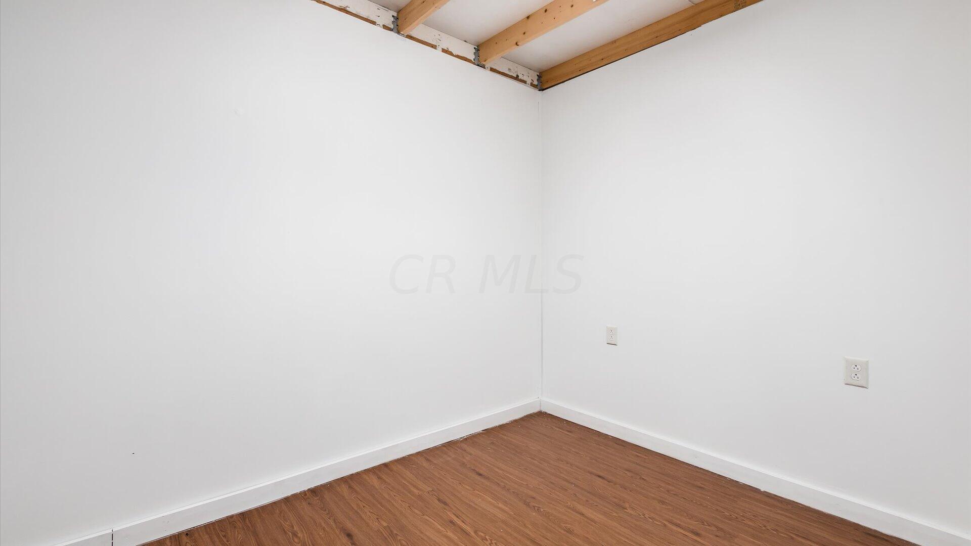 9312 Southgate Rd Property Photo 14