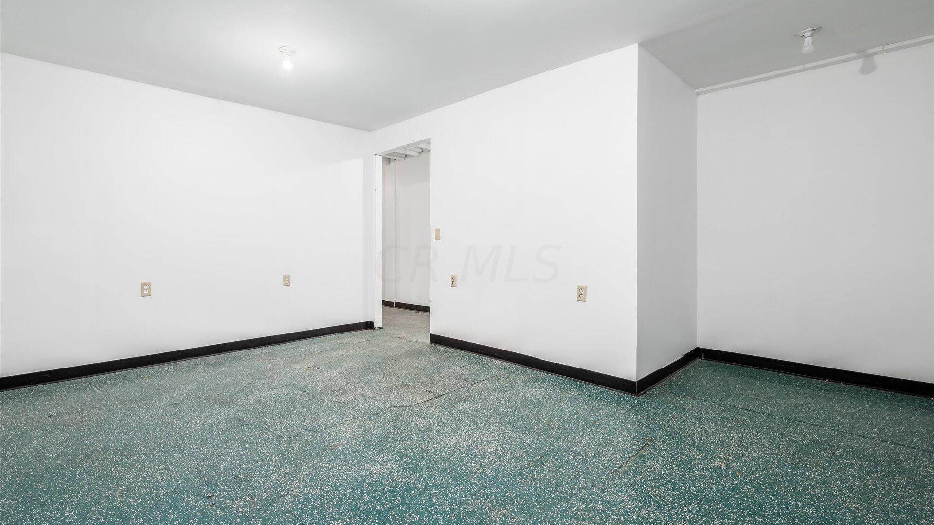 9312 Southgate Rd Property Photo 15