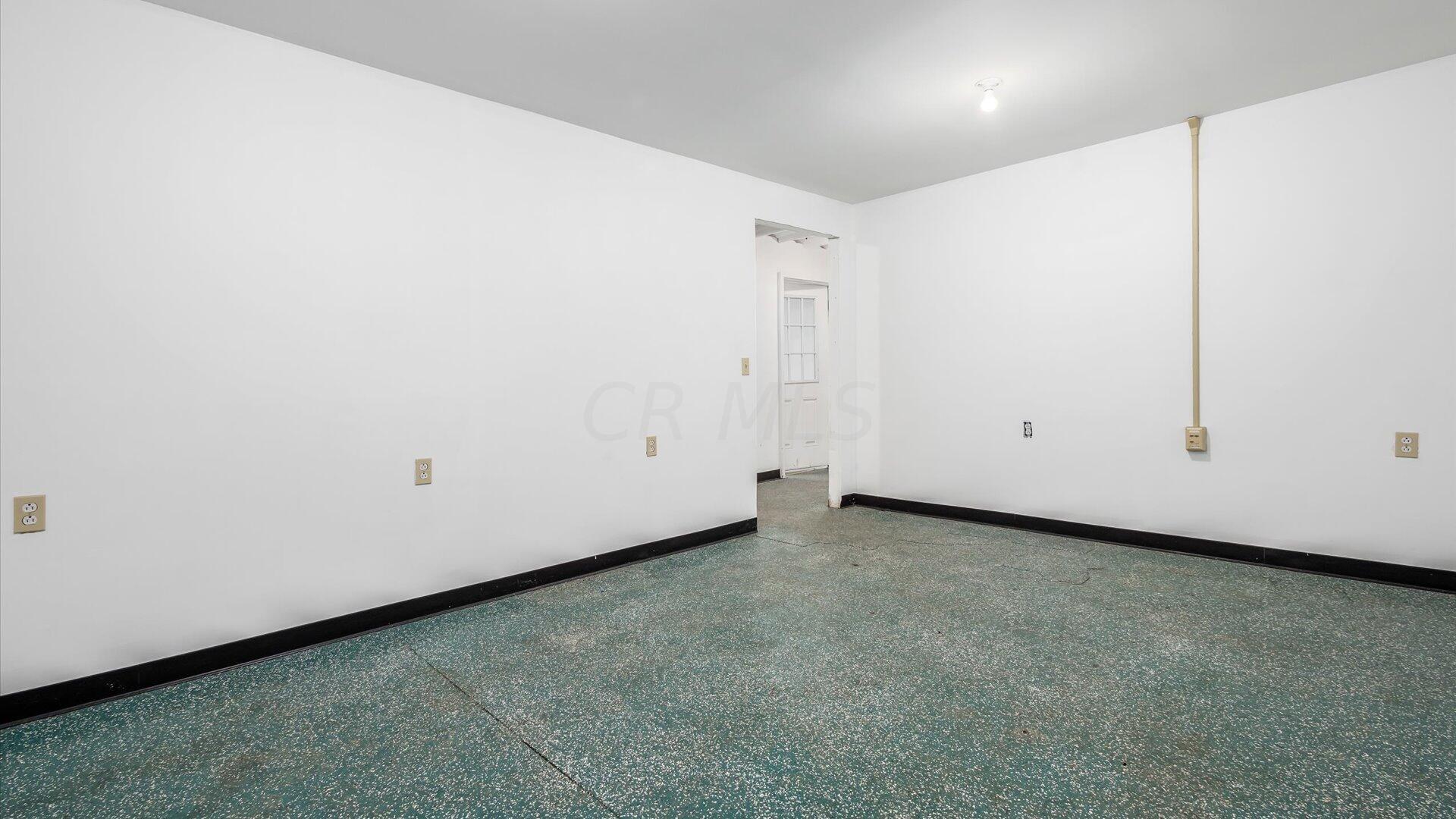 9312 Southgate Rd Property Photo 16