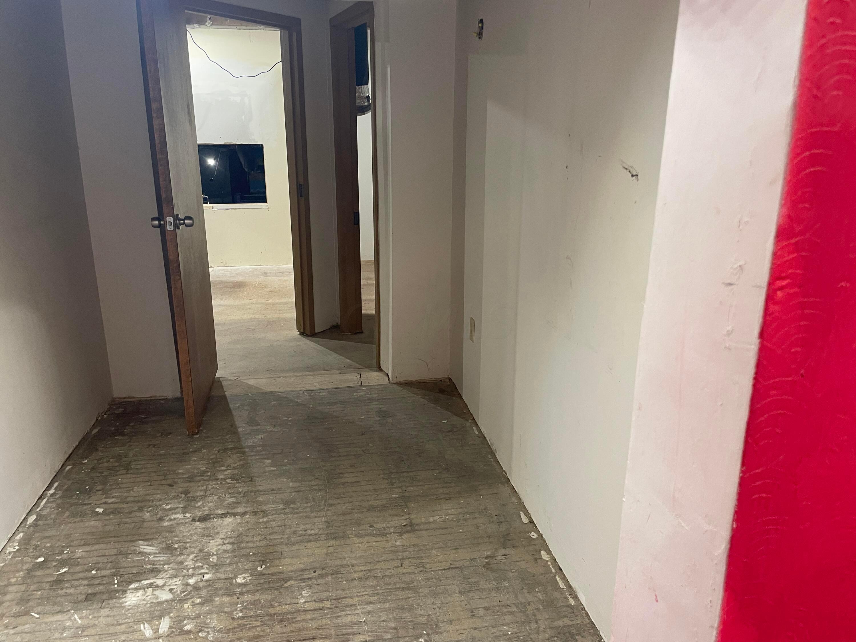 1570 S High Street Property Photo 4