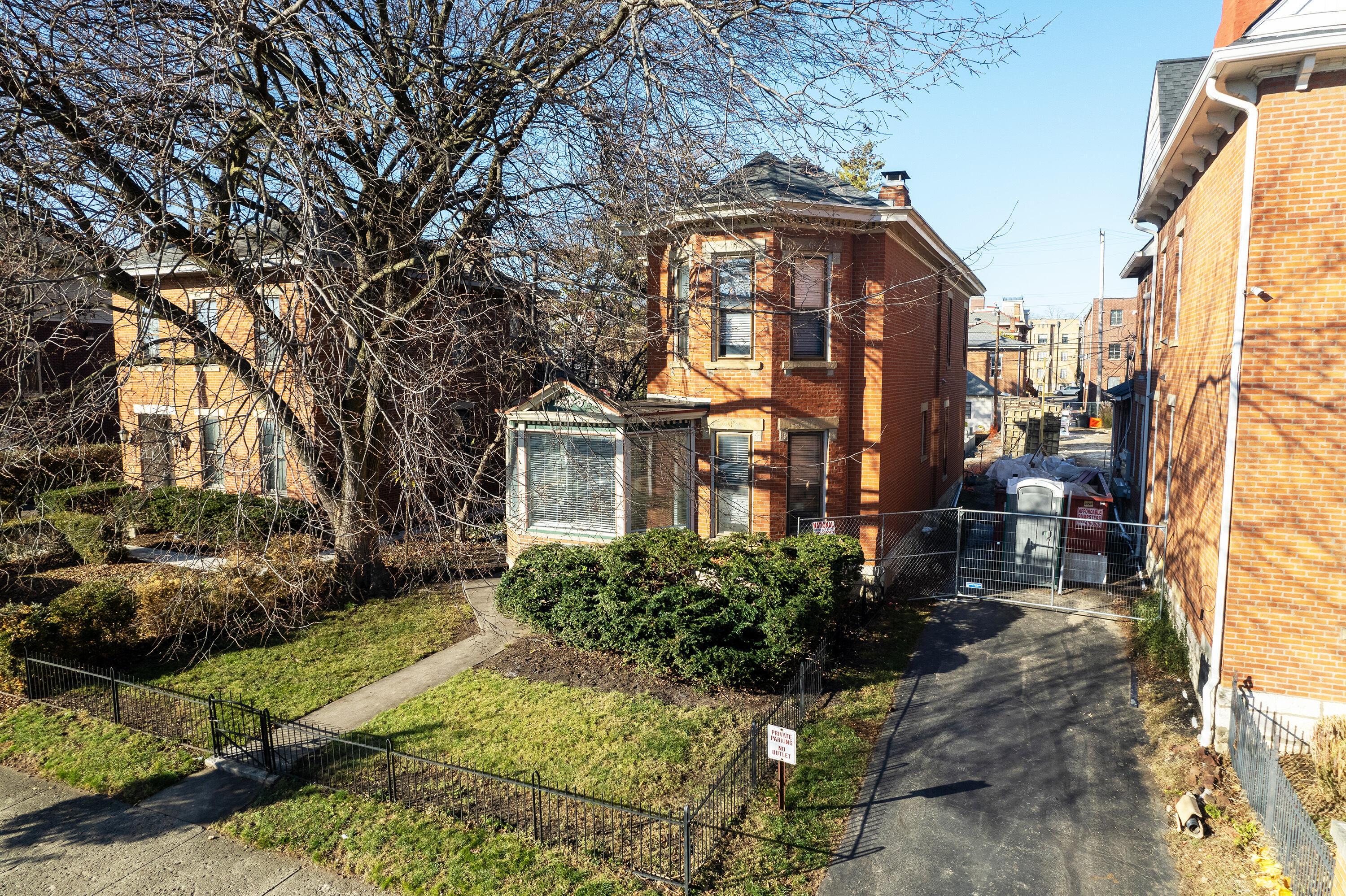 572 E Rich Street Property Photo 3