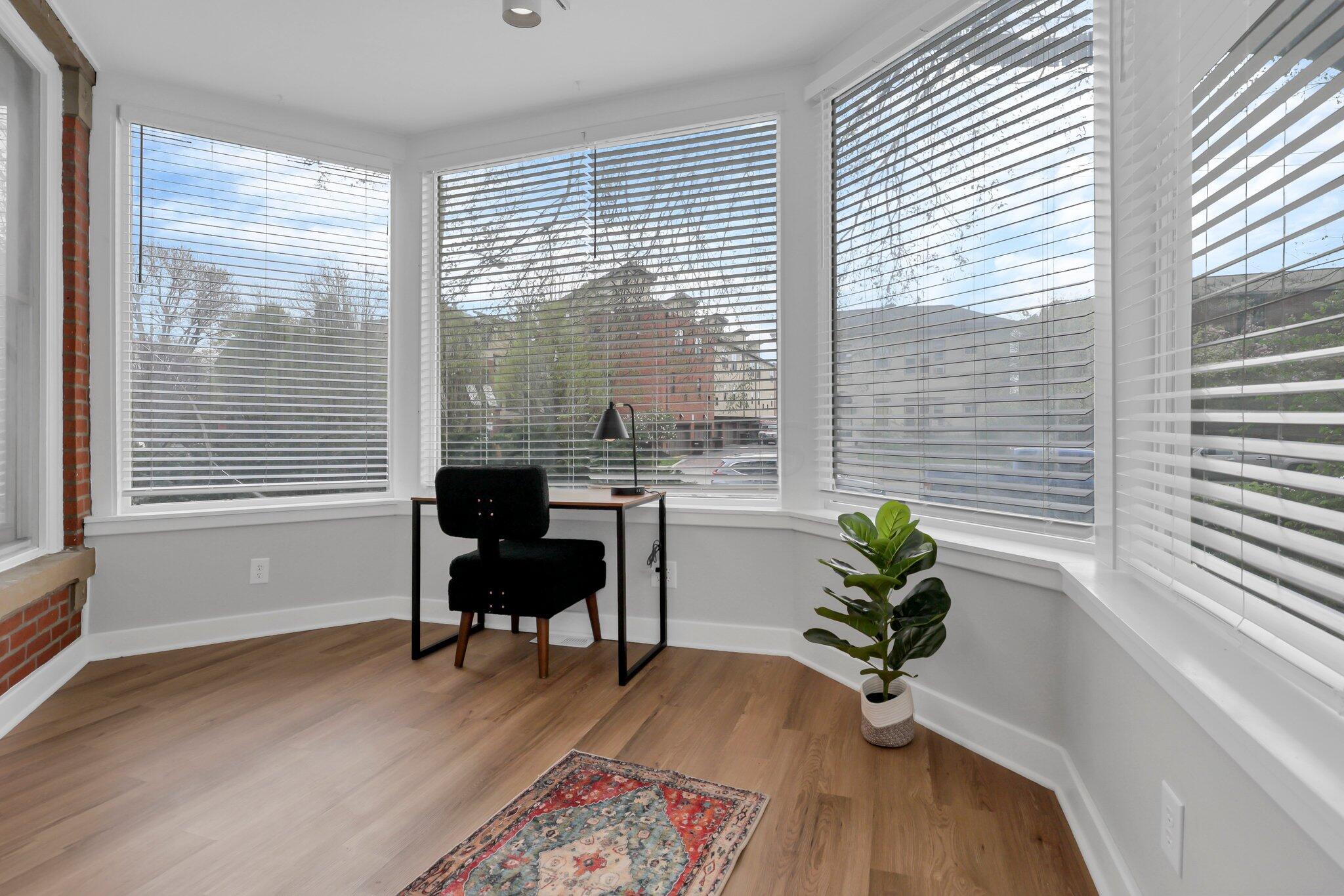 572 E Rich Street Property Photo 7
