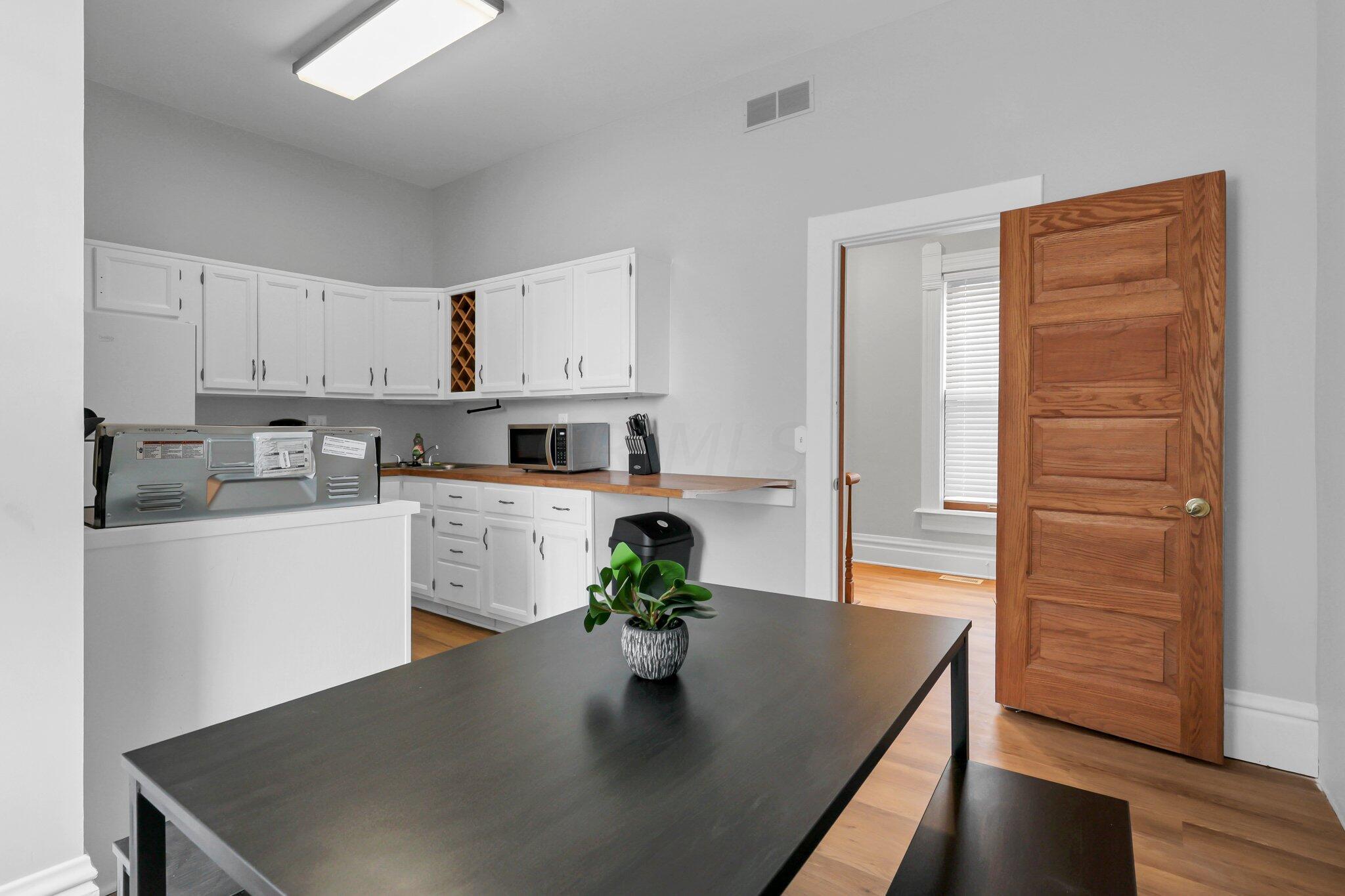 572 E Rich Street Property Photo 11