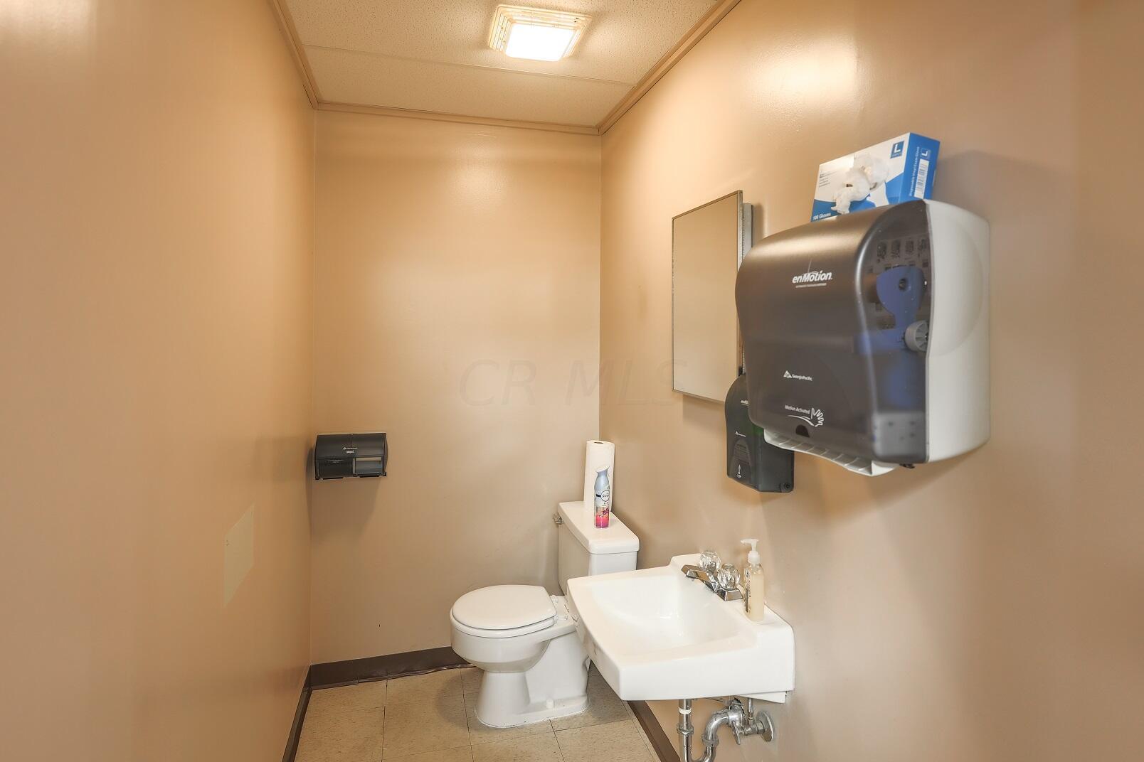 5830 N High Street Property Photo 10