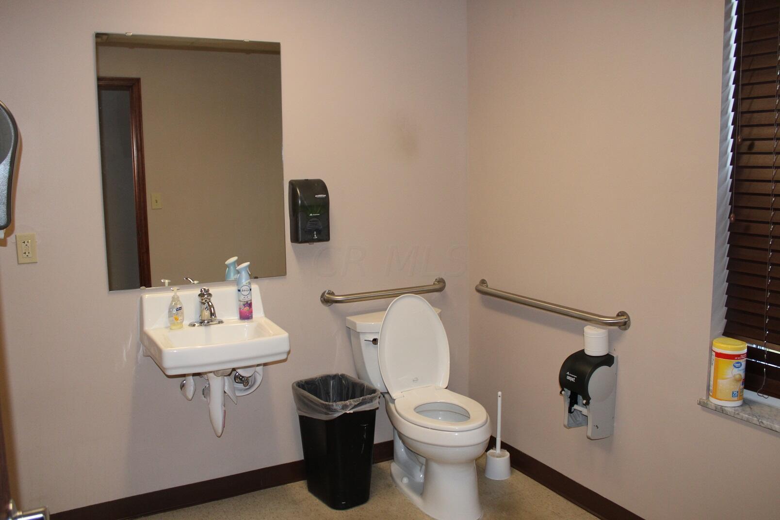 5830 N High Street Property Photo 18