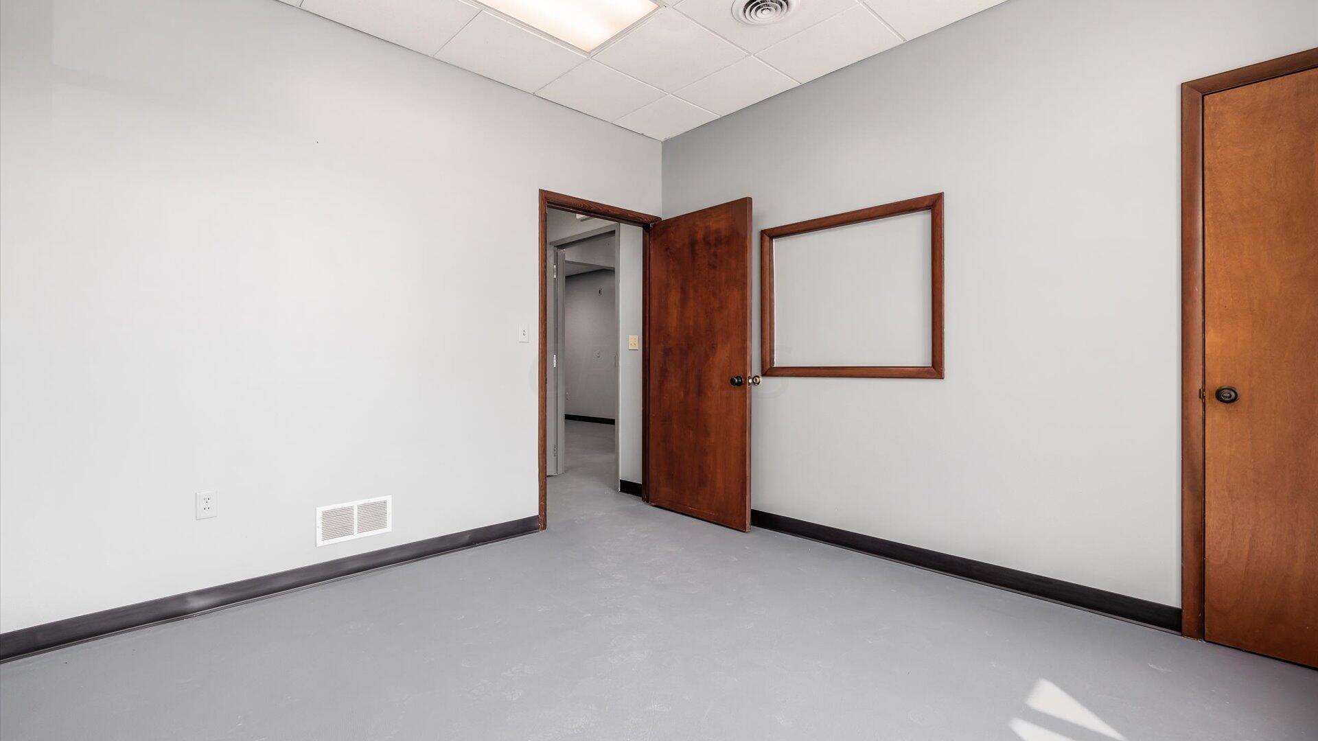 1101 Woodlawn Avenue Avenue Property Photo 4