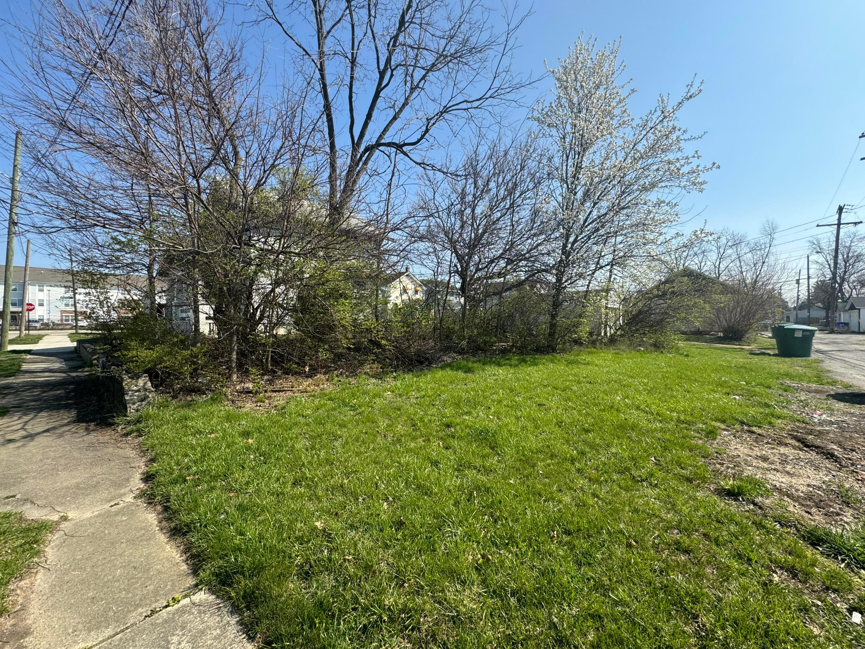 1064 Heyl Avenue Property Photo 3
