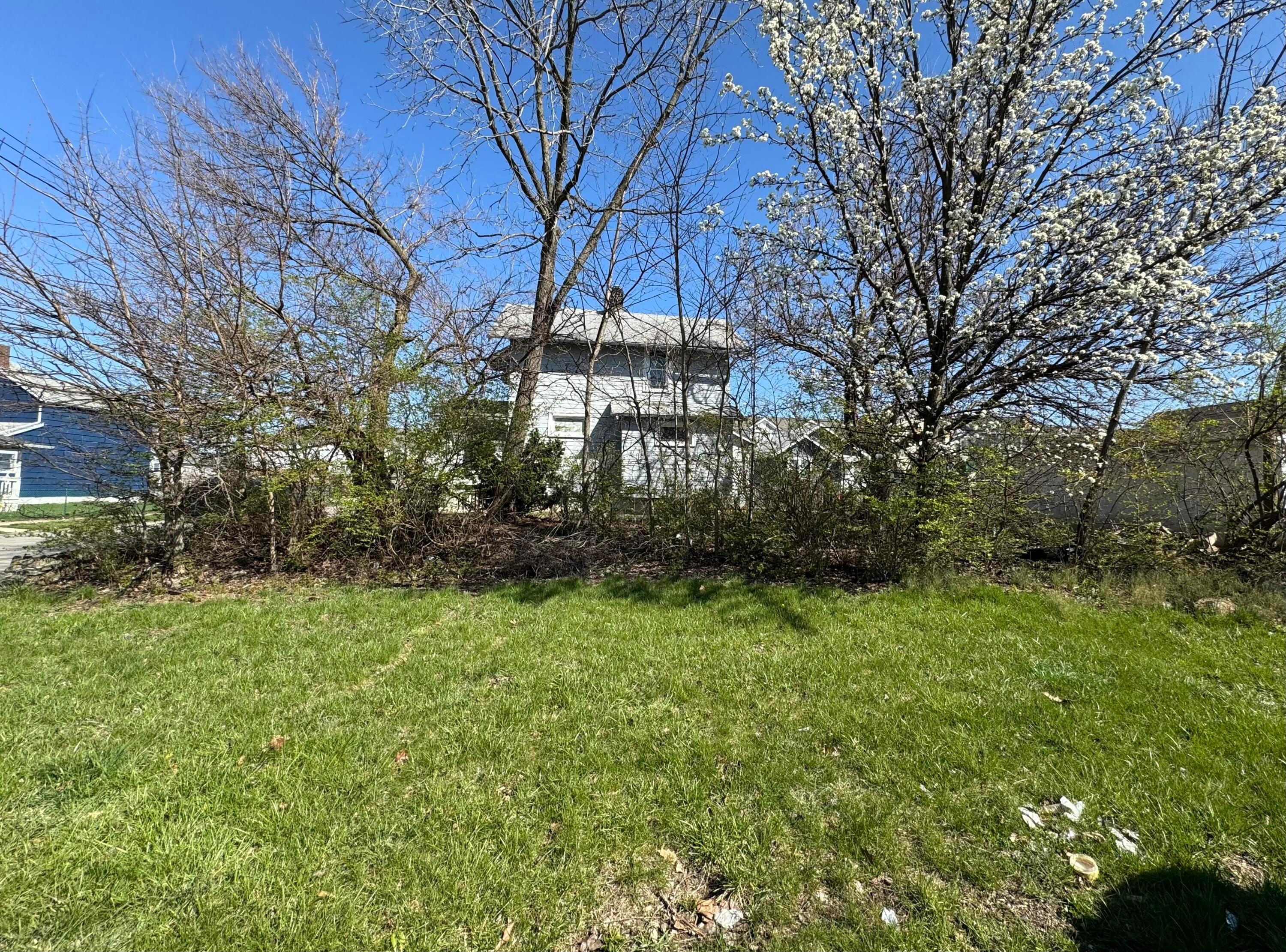1064 Heyl Avenue Property Photo 4