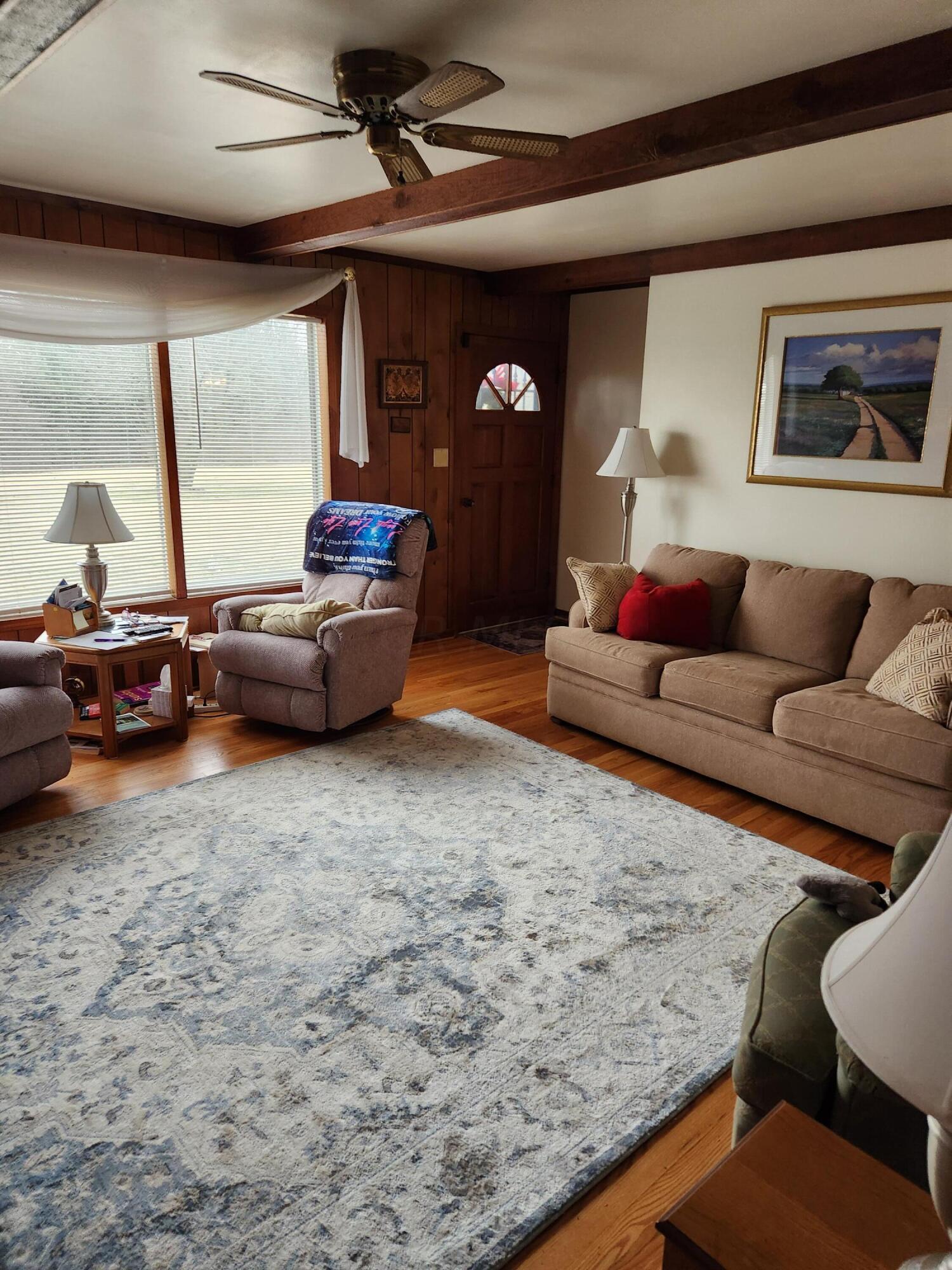10047 Loop Road Property Photo 5