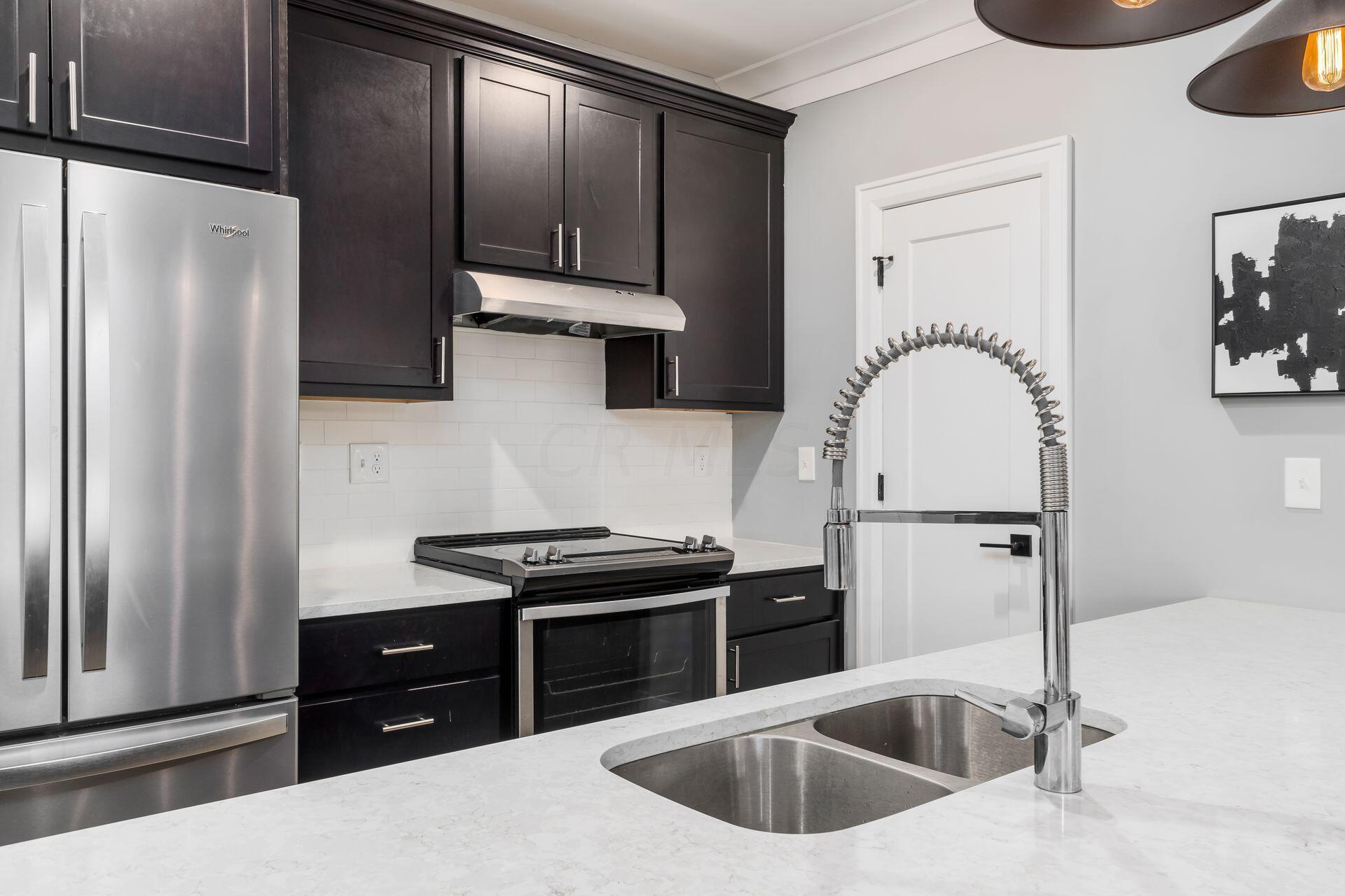 1670 E Broad Street, 207 Property Photo 10