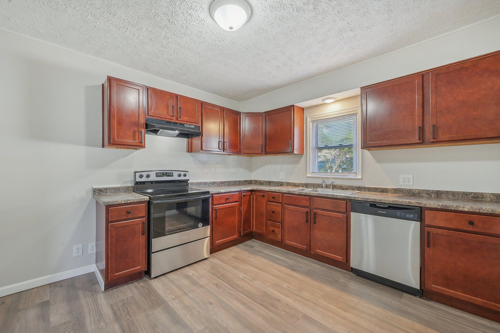 195 Letchworth Avenue Property Photo 3