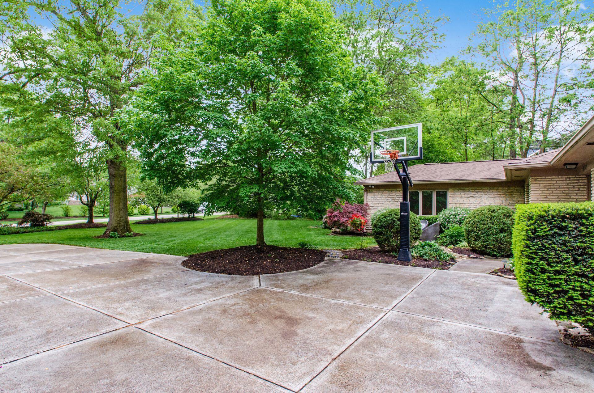 1030 Highland Drive Property Photo 3