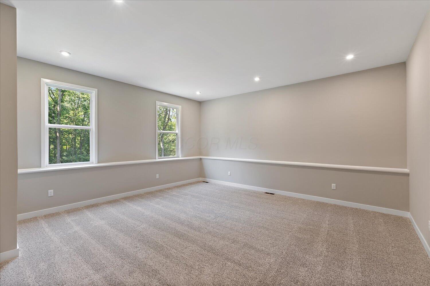 2574 Muirfield Drive Property Photo 11
