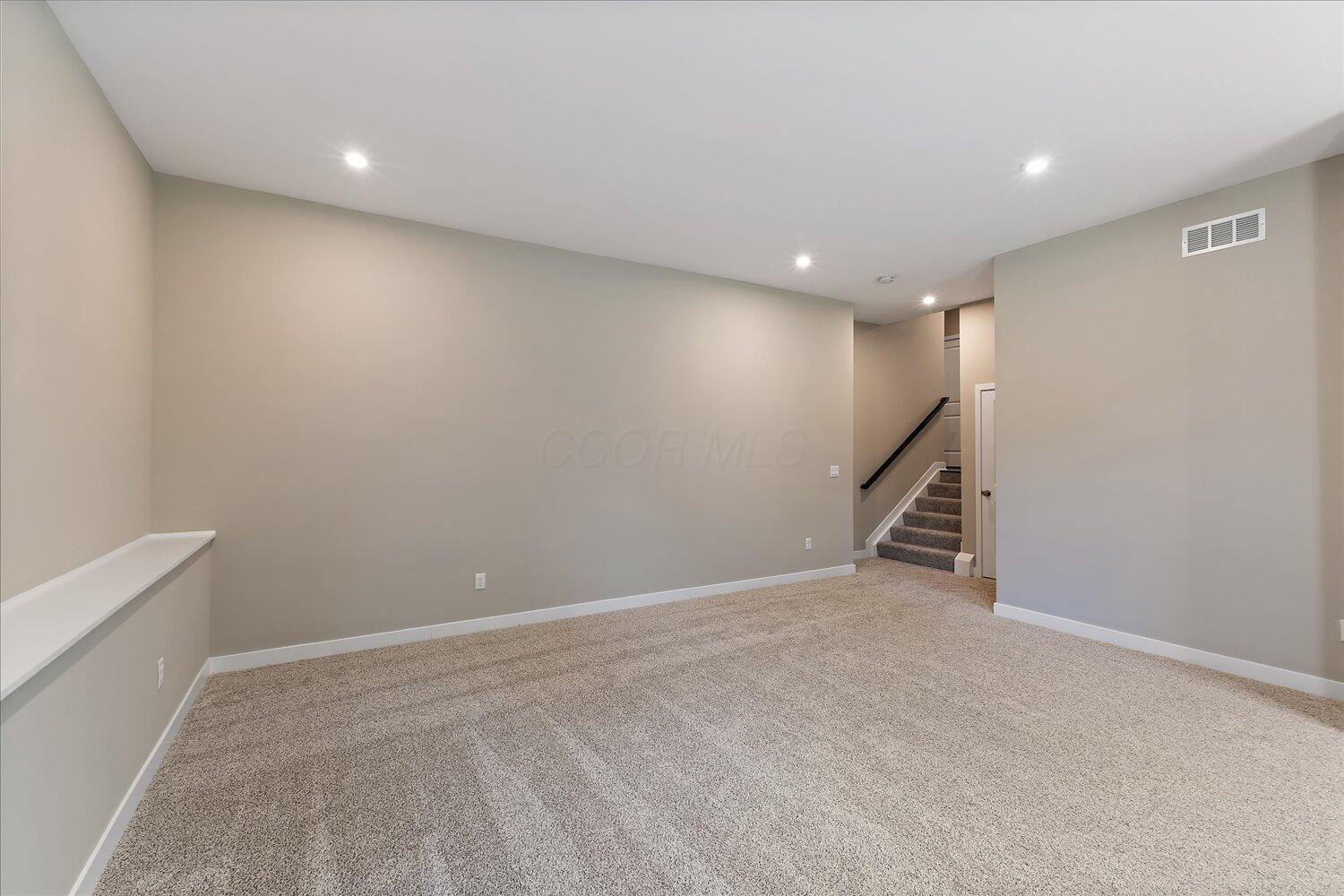 2574 Muirfield Drive Property Photo 12