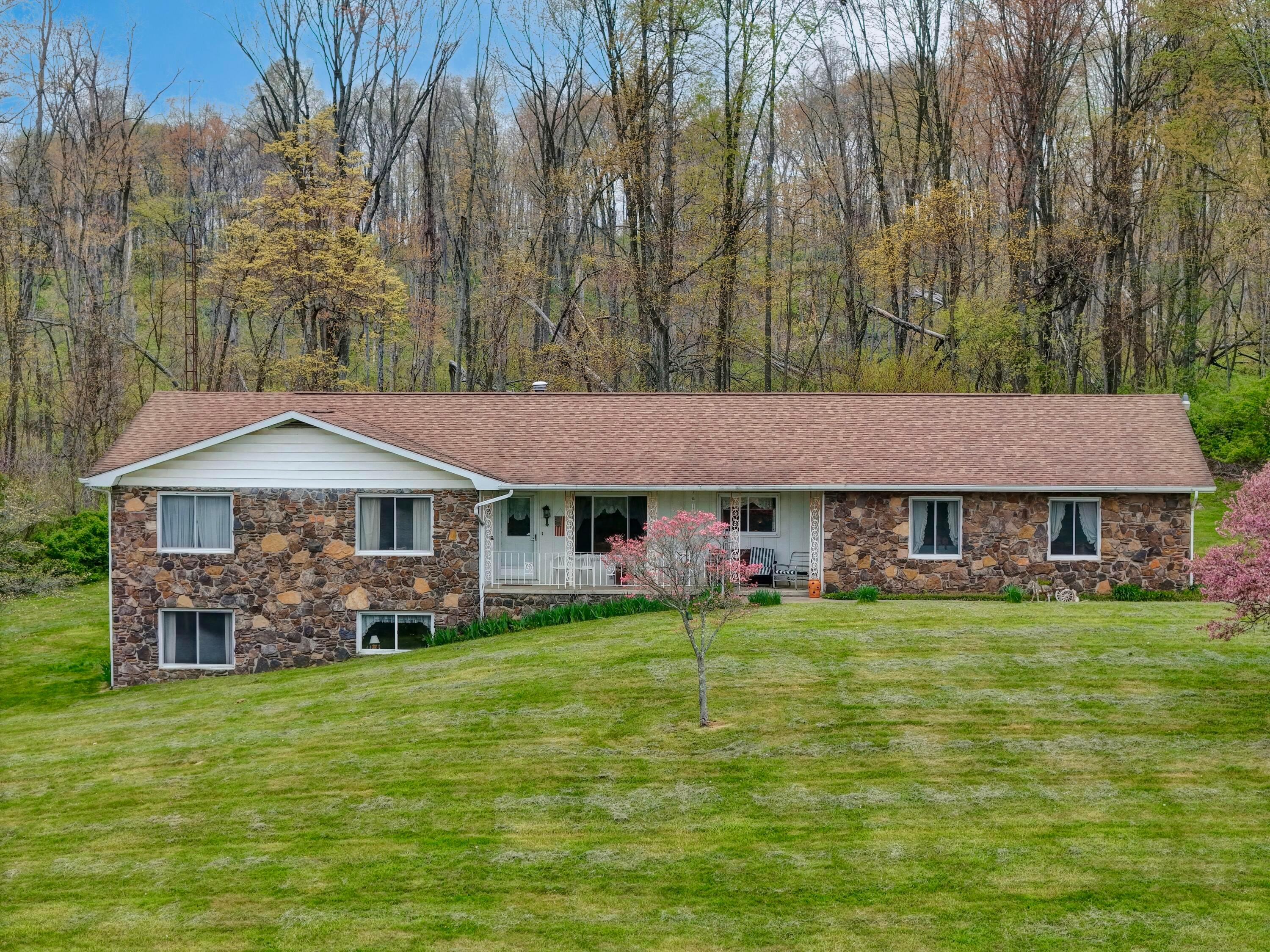 18021 Turkey Ridge Road Property Photo 2
