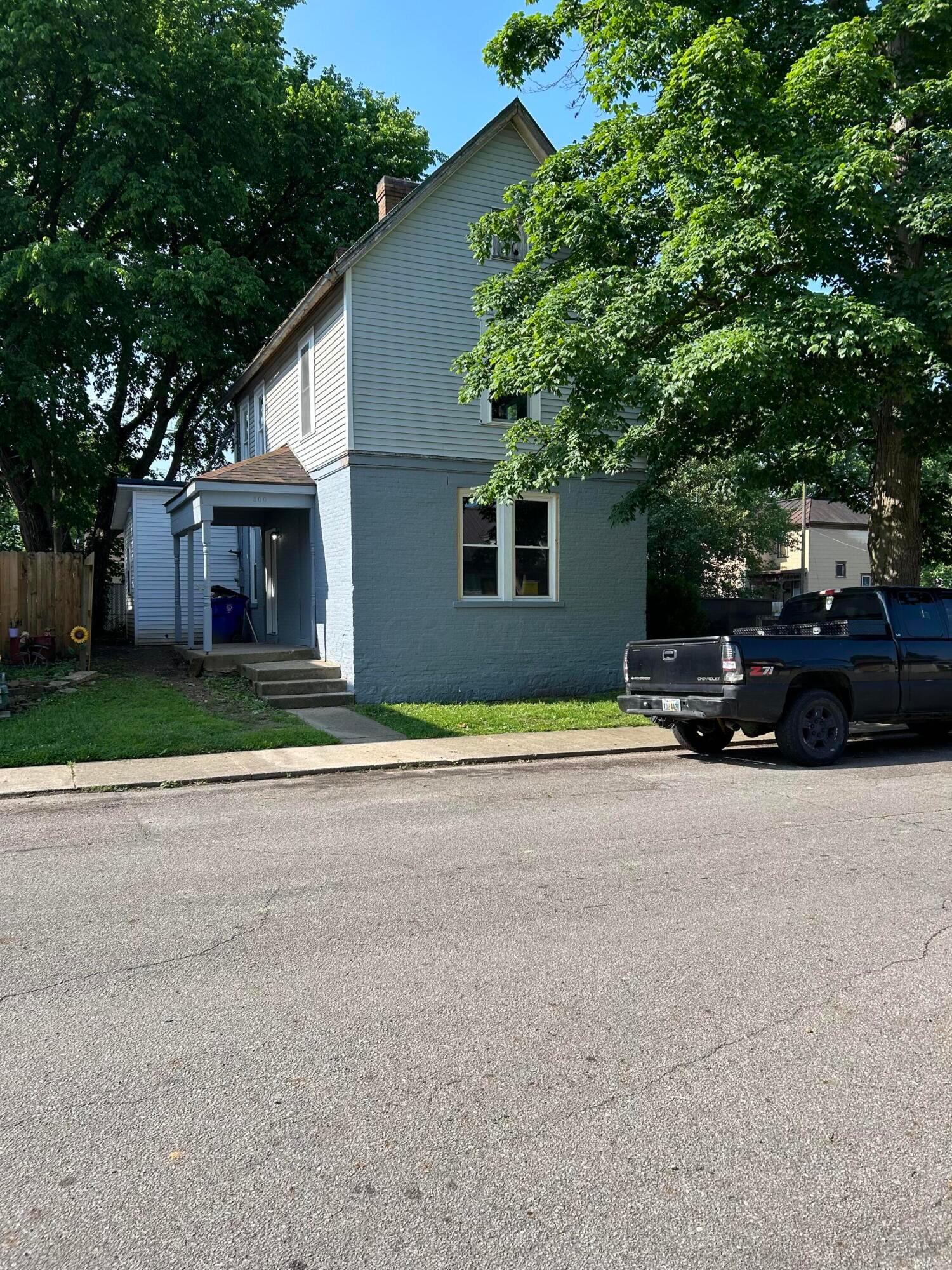 300 E 4th Street Property Photo 1