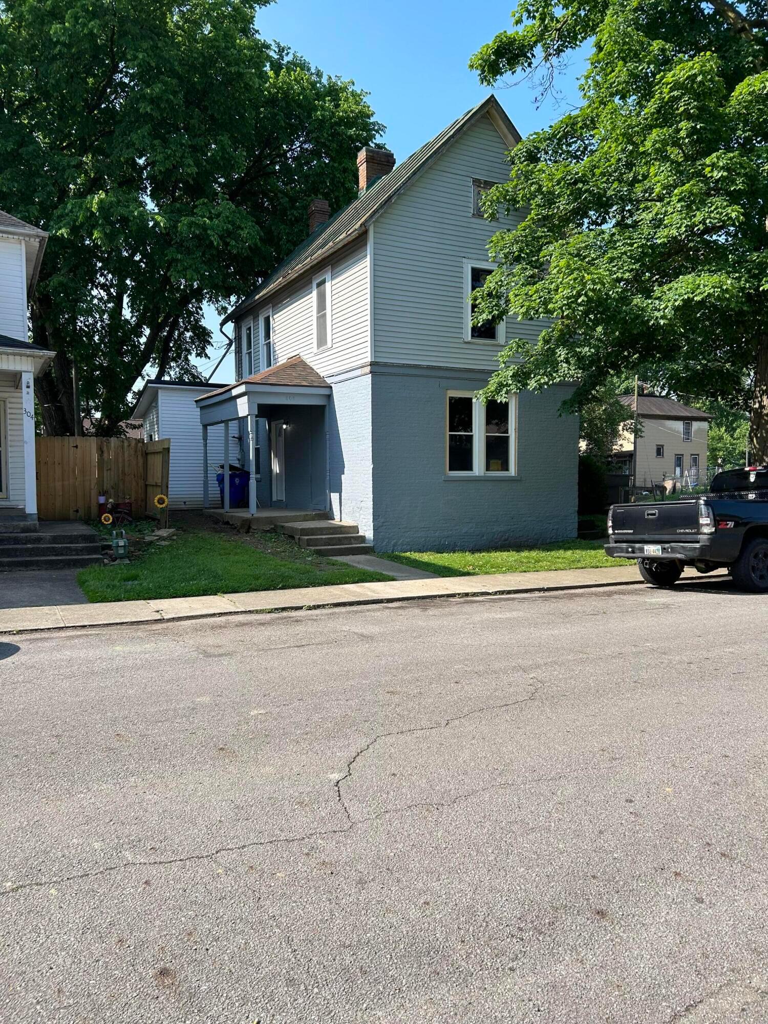 300 E 4th Street Property Photo 2