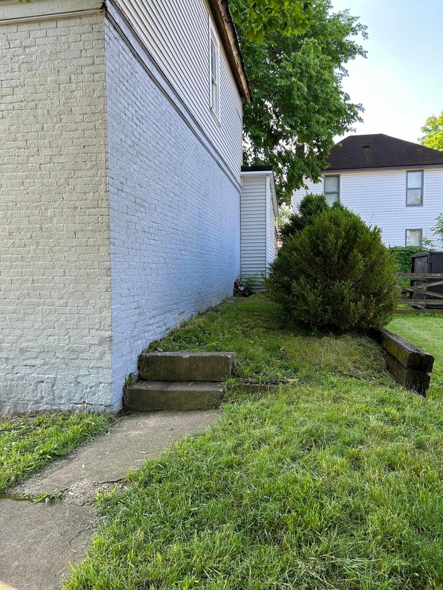 300 E 4th Street Property Photo 3