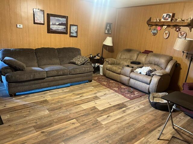 980 Akron Street Property Photo 6