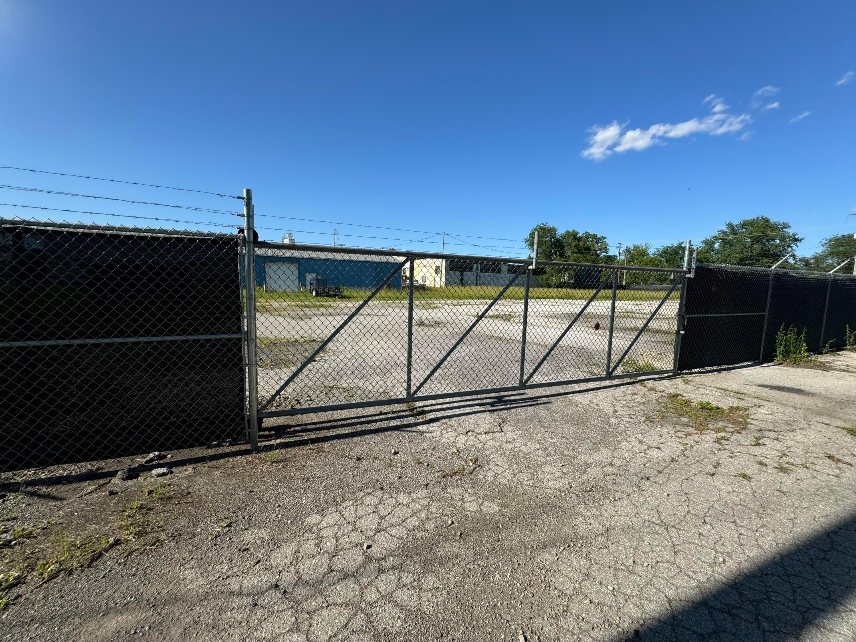 1039 N Main Street Property Photo
