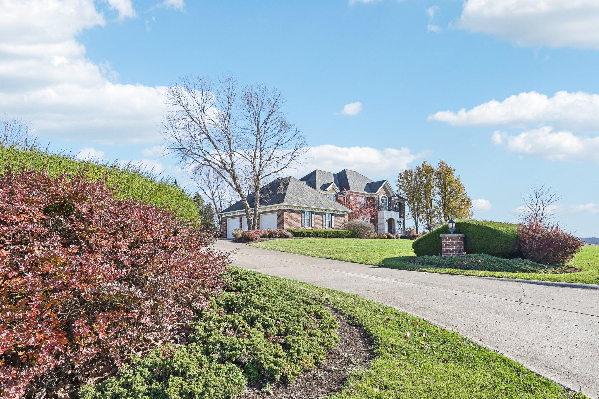 1424 Greenbrier Drive Property Photo 3