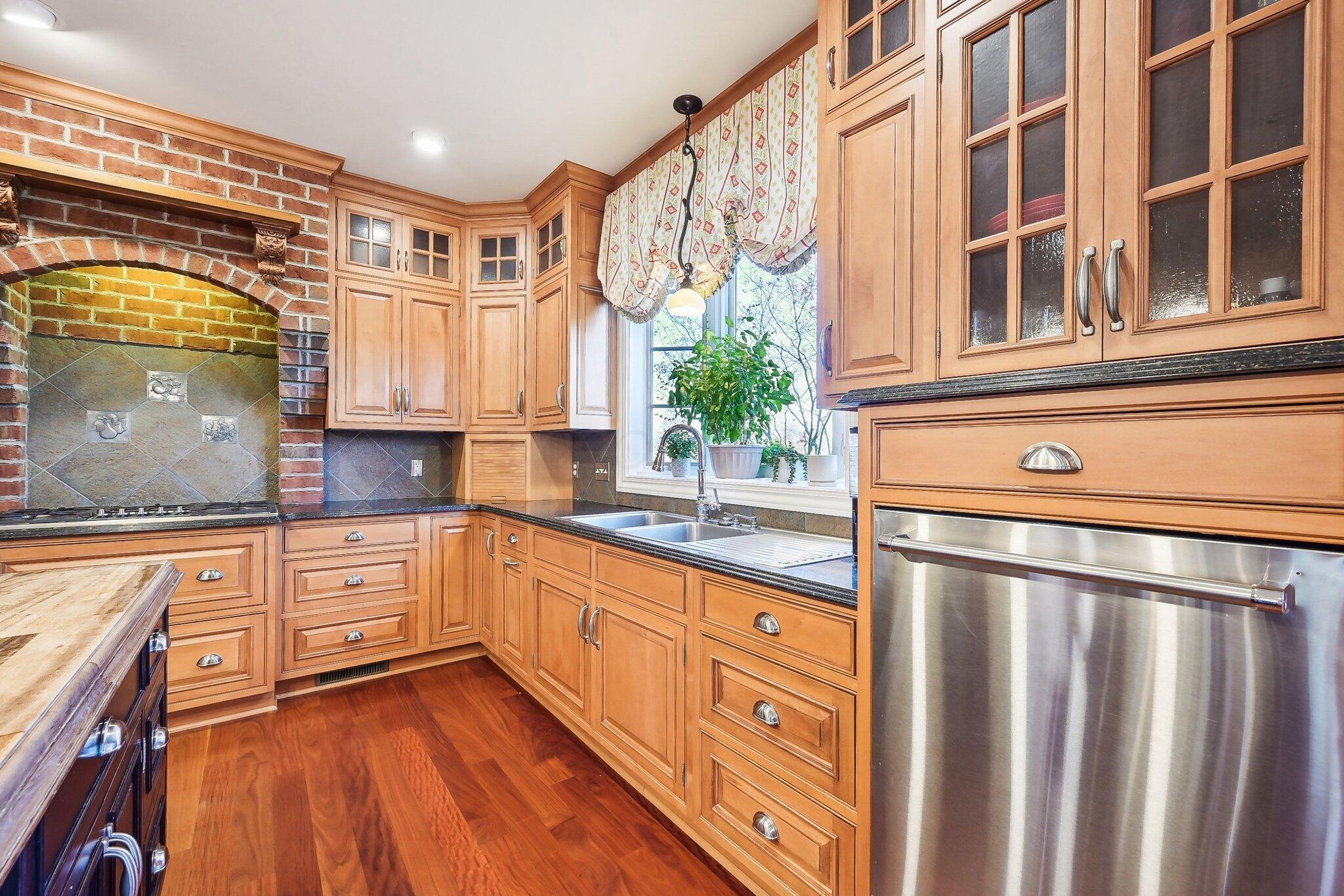 1424 Greenbrier Drive Property Photo 17