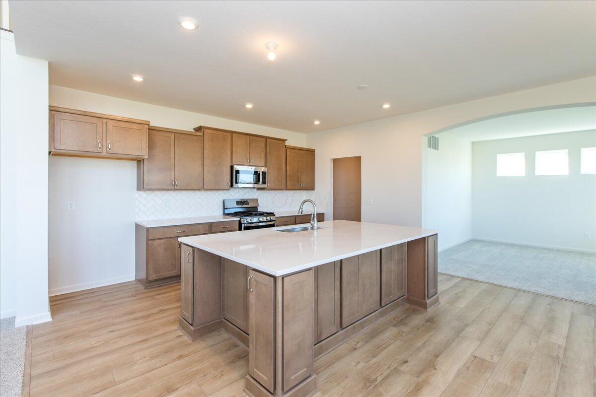 2140 Breezeway Place Property Photo 6