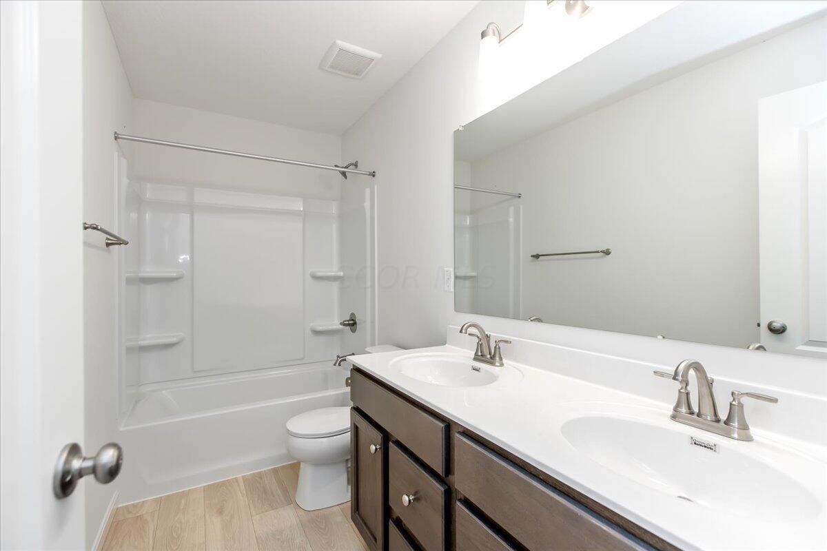 2140 Breezeway Place Property Photo 29