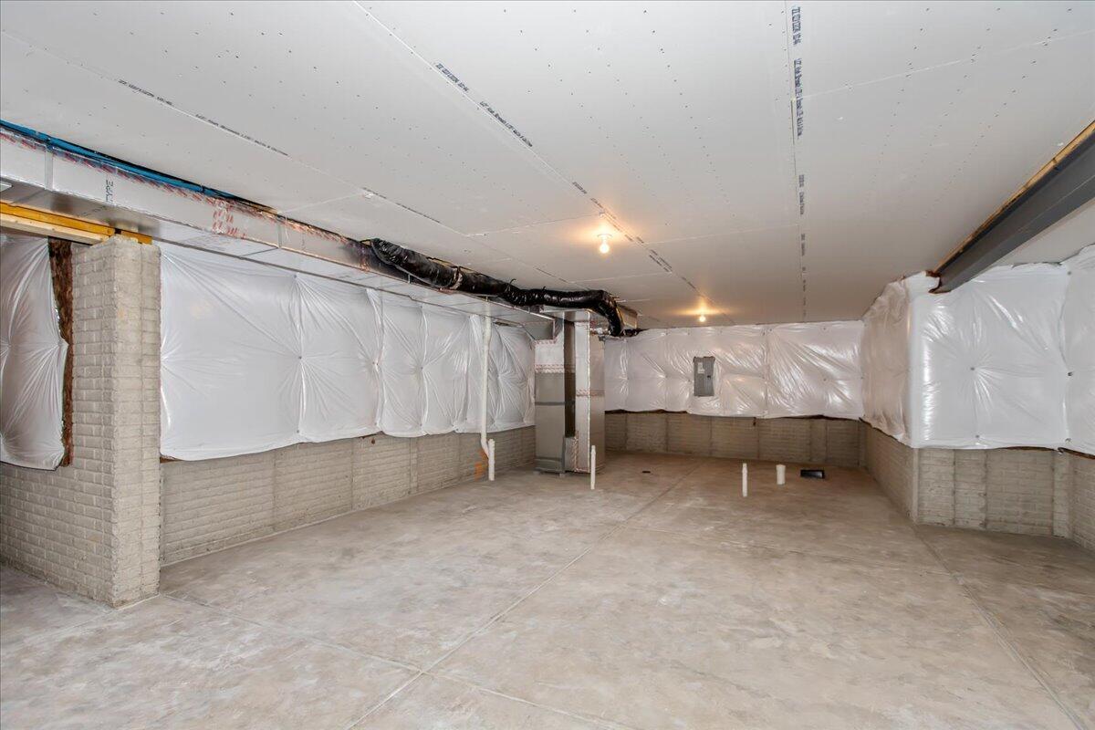 2140 Breezeway Place Property Photo 32