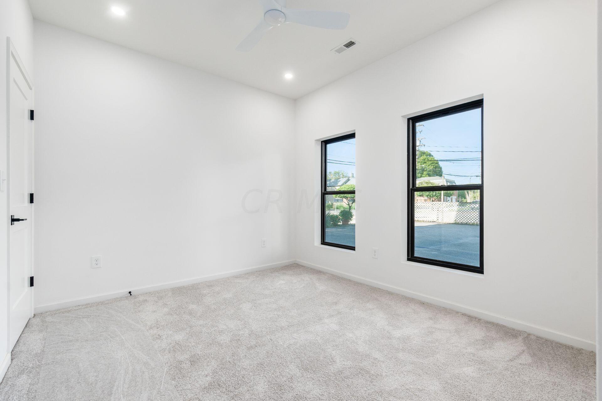 583 E Walnut Street Property Photo 3