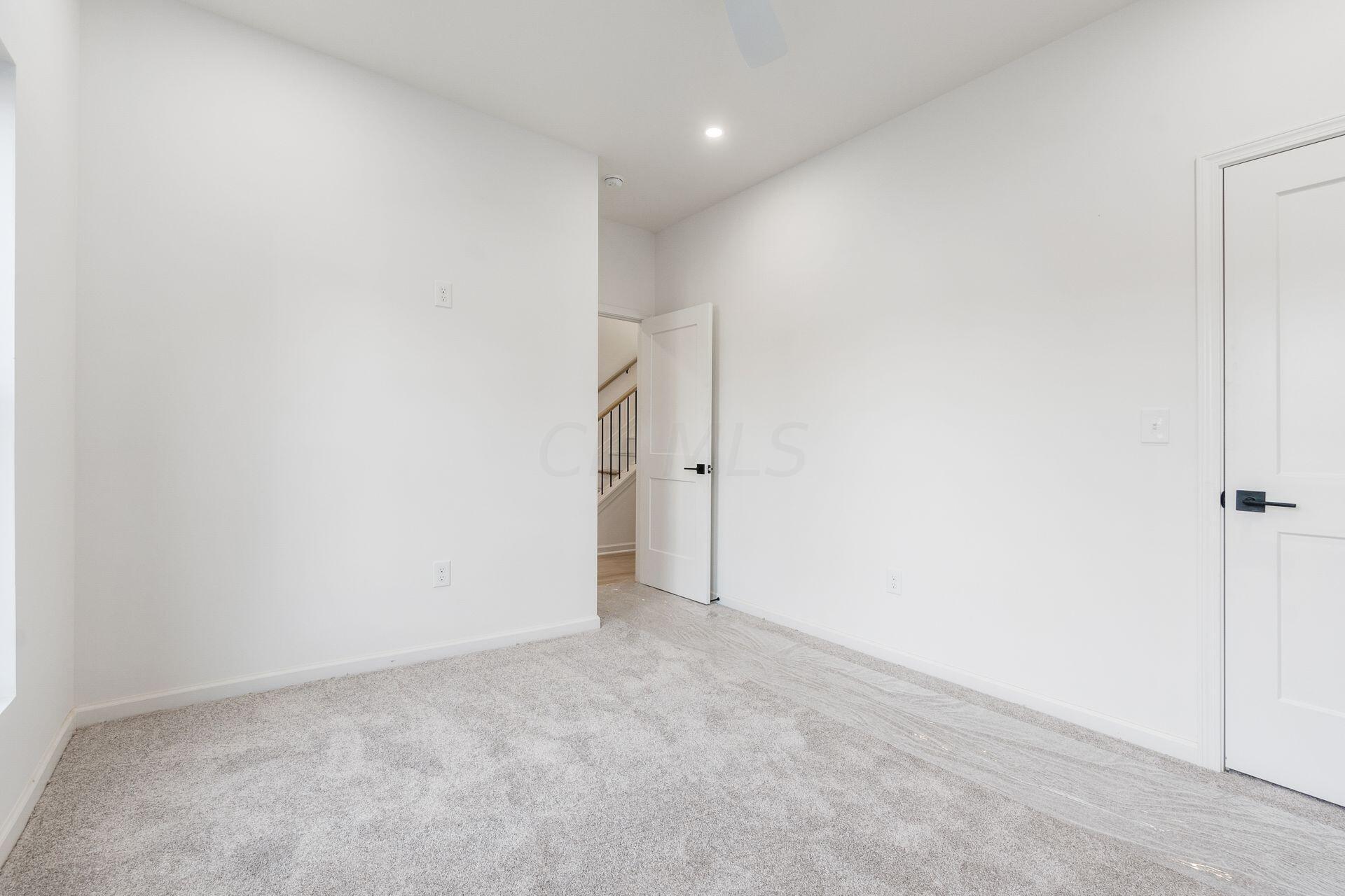 583 E Walnut Street Property Photo 4
