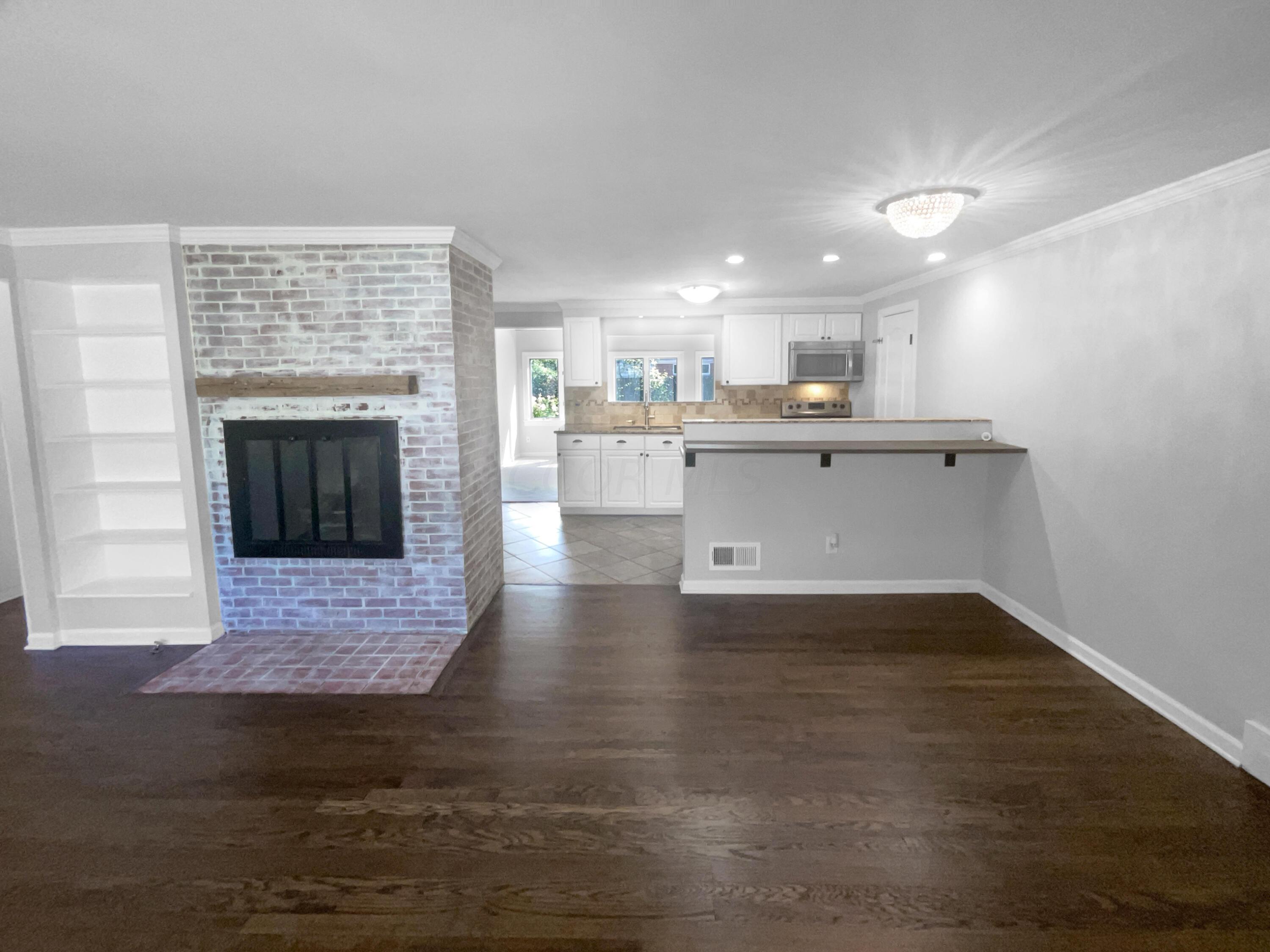 1945 Kentwell Road Property Photo 3