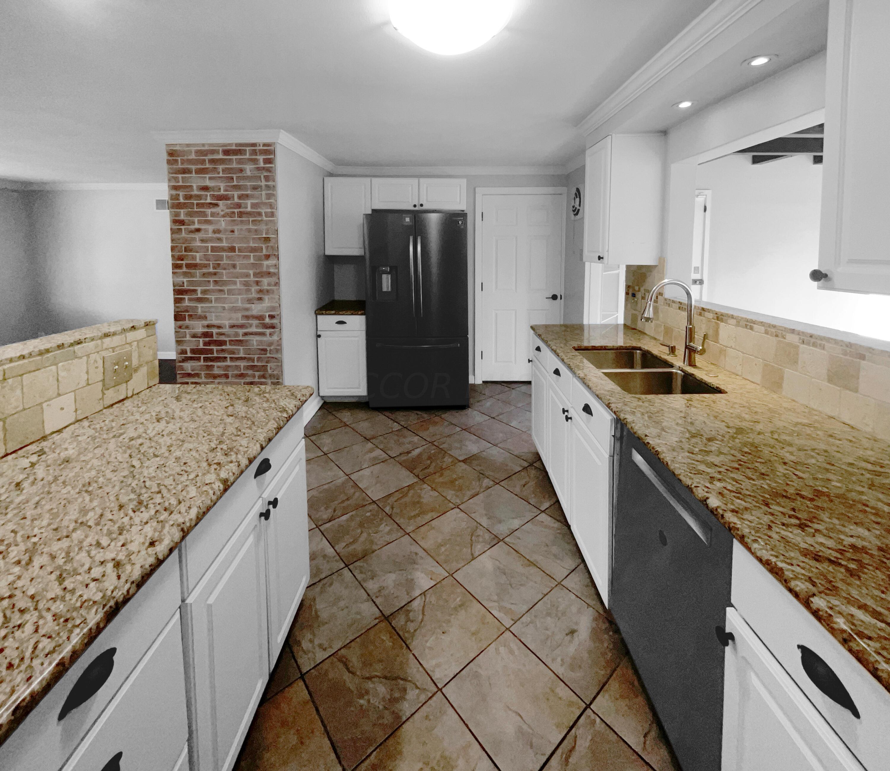 1945 Kentwell Road Property Photo 4