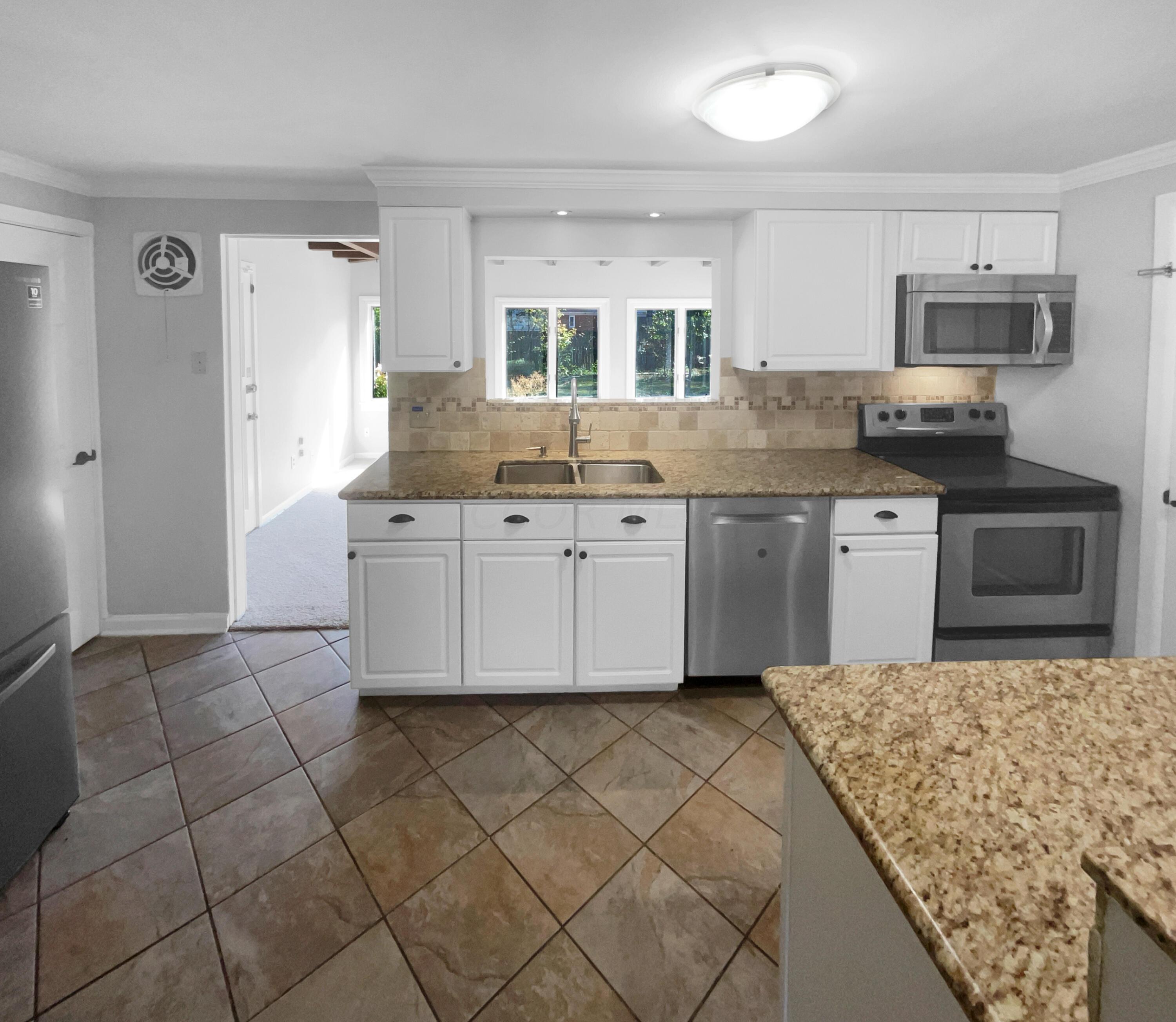 1945 Kentwell Road Property Photo 5