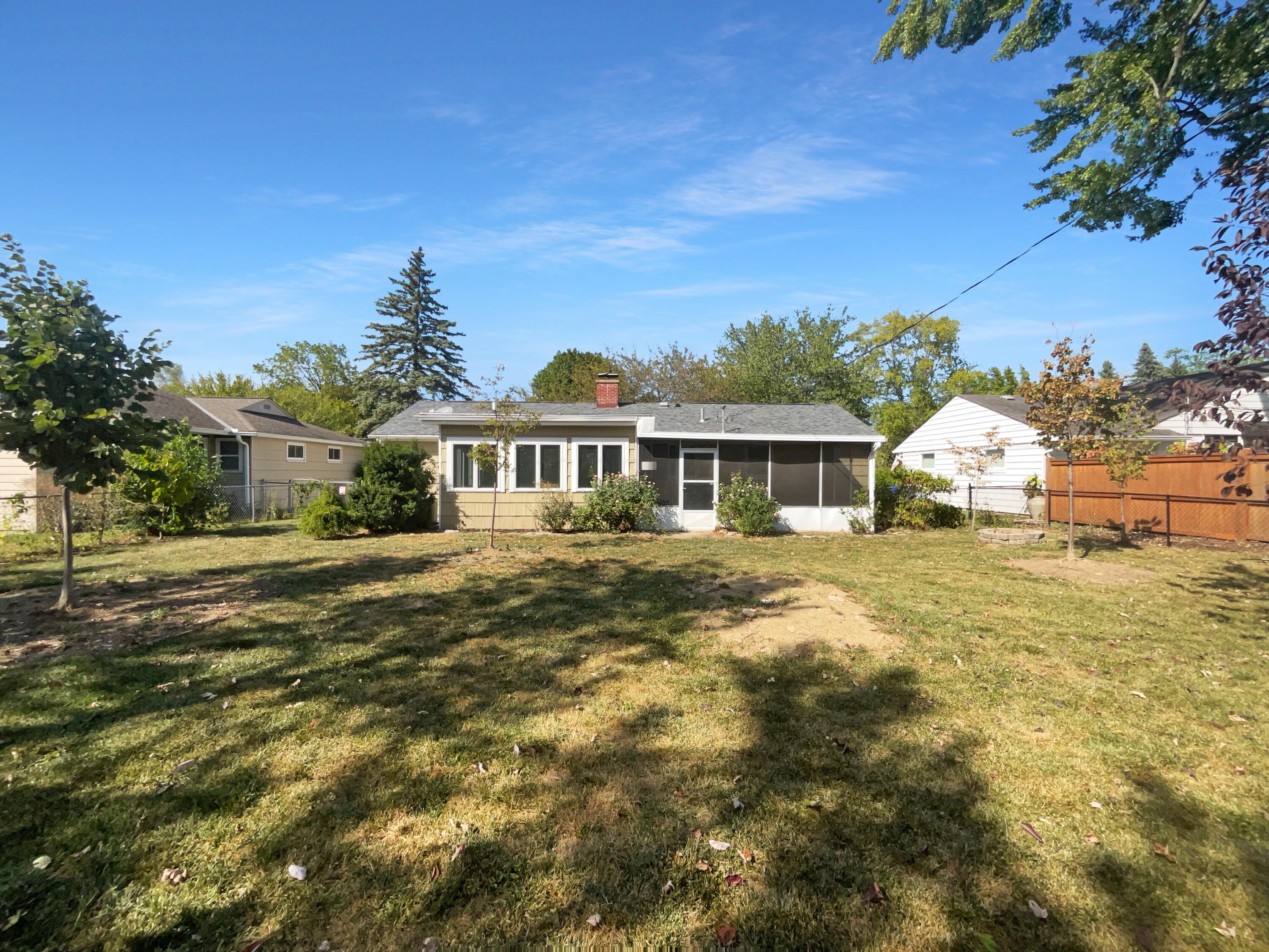 1945 Kentwell Road Property Photo 8